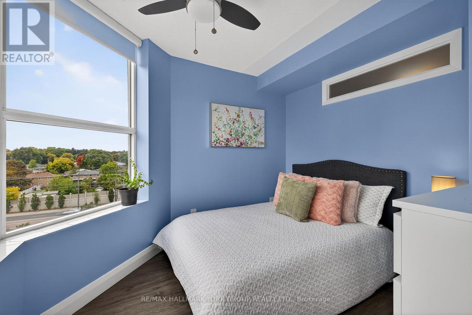 906 - 250 Davis Drive, Newmarket, Ontario L3Y 7T7 - Photo 11 - N12577130