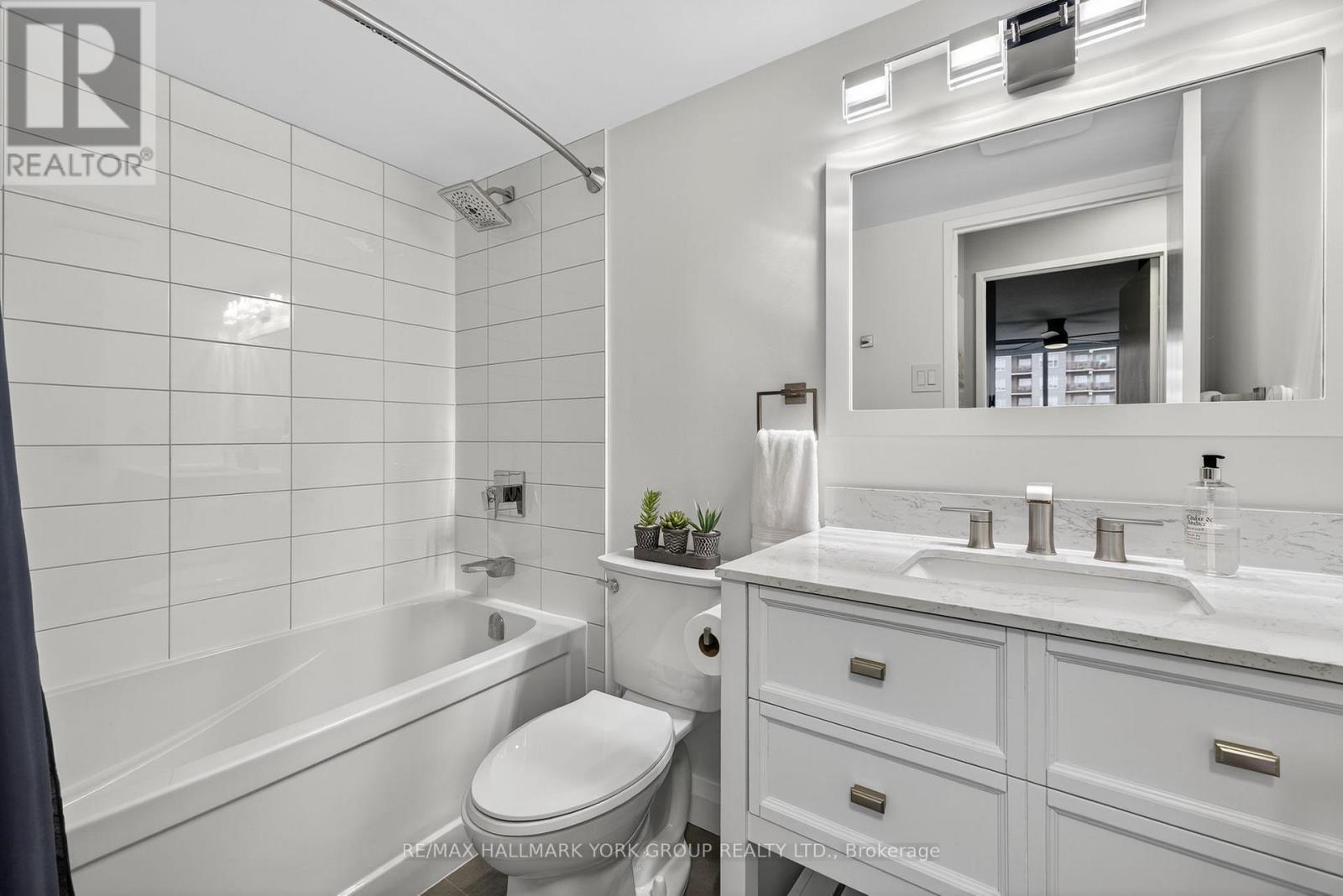 906 - 250 Davis Drive, Newmarket, Ontario L3Y 7T7 - Photo 12 - N12577130