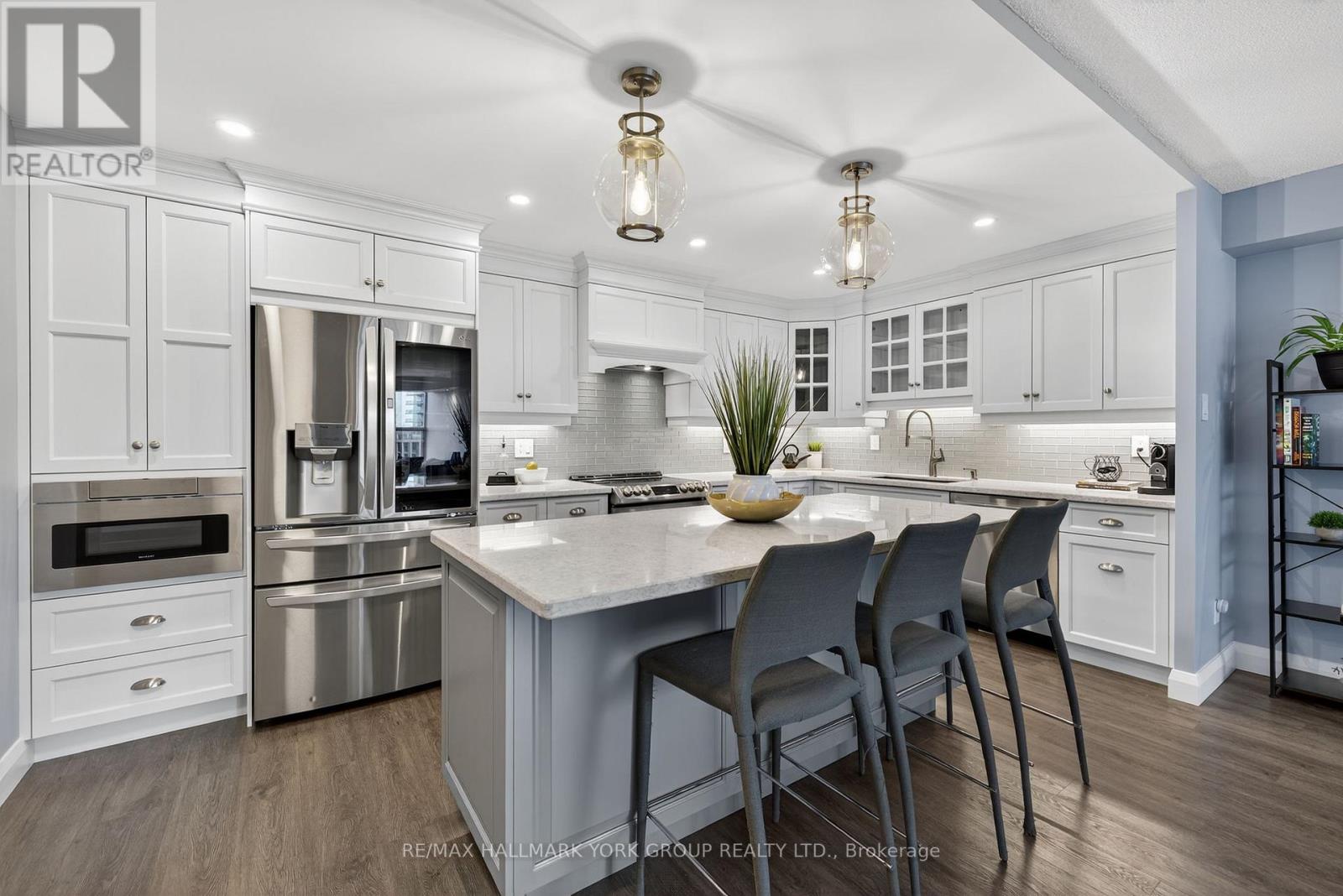 906 - 250 Davis Drive, Newmarket, Ontario L3Y 7T7 - Photo 4 - N12577130