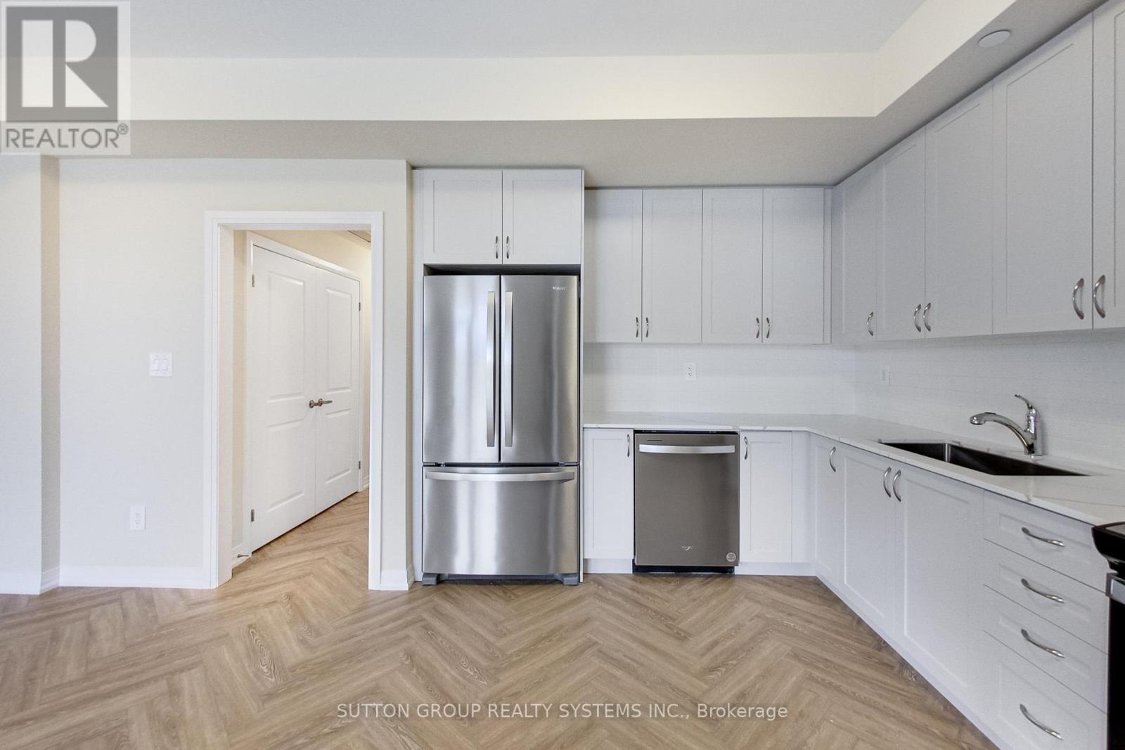 1577 Rose Way, Milton, Ontario L9E 1N4 - Photo 3 - W12577114