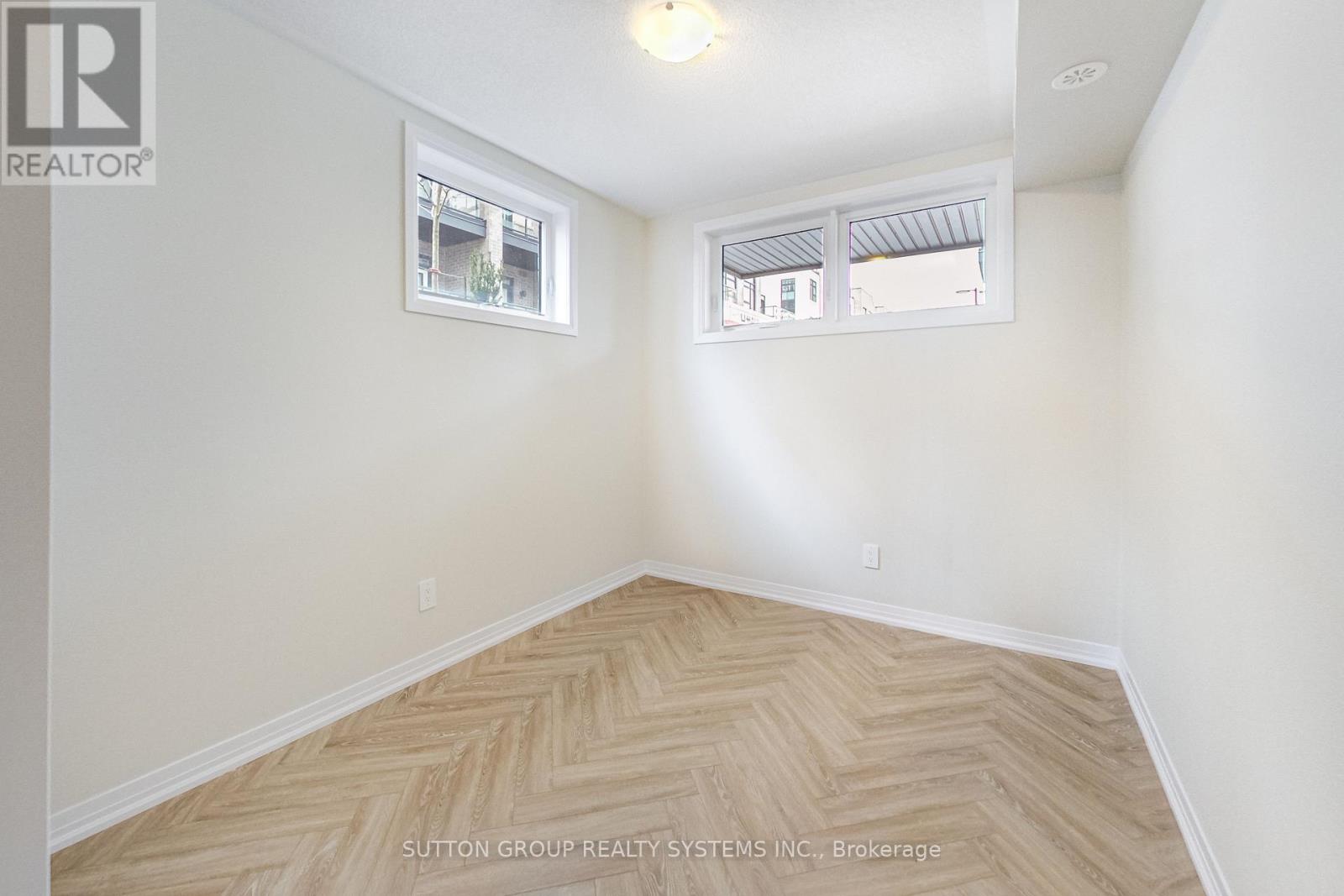 1577 Rose Way, Milton, Ontario L9E 1N4 - Photo 9 - W12577114