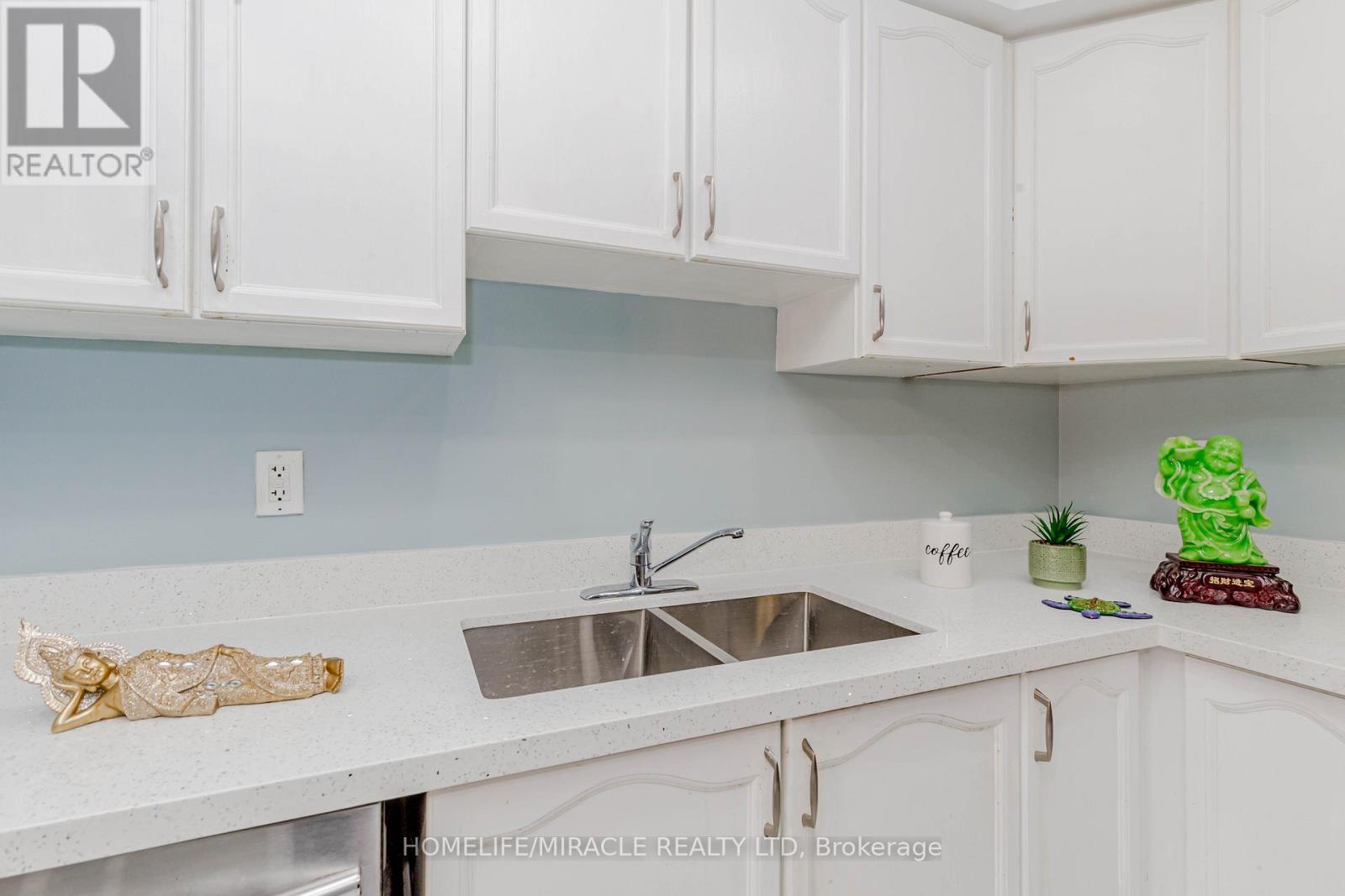 4 Vauxhall Crescent, Brampton, Ontario  L7A 3A3 - Photo 11 - W12577120