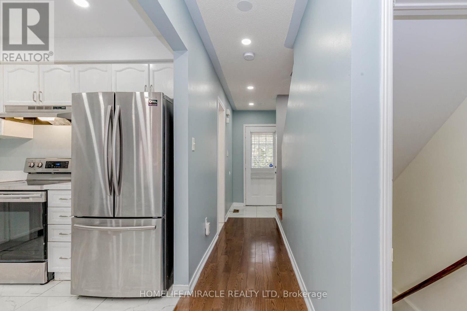 4 Vauxhall Crescent, Brampton, Ontario  L7A 3A3 - Photo 7 - W12577120