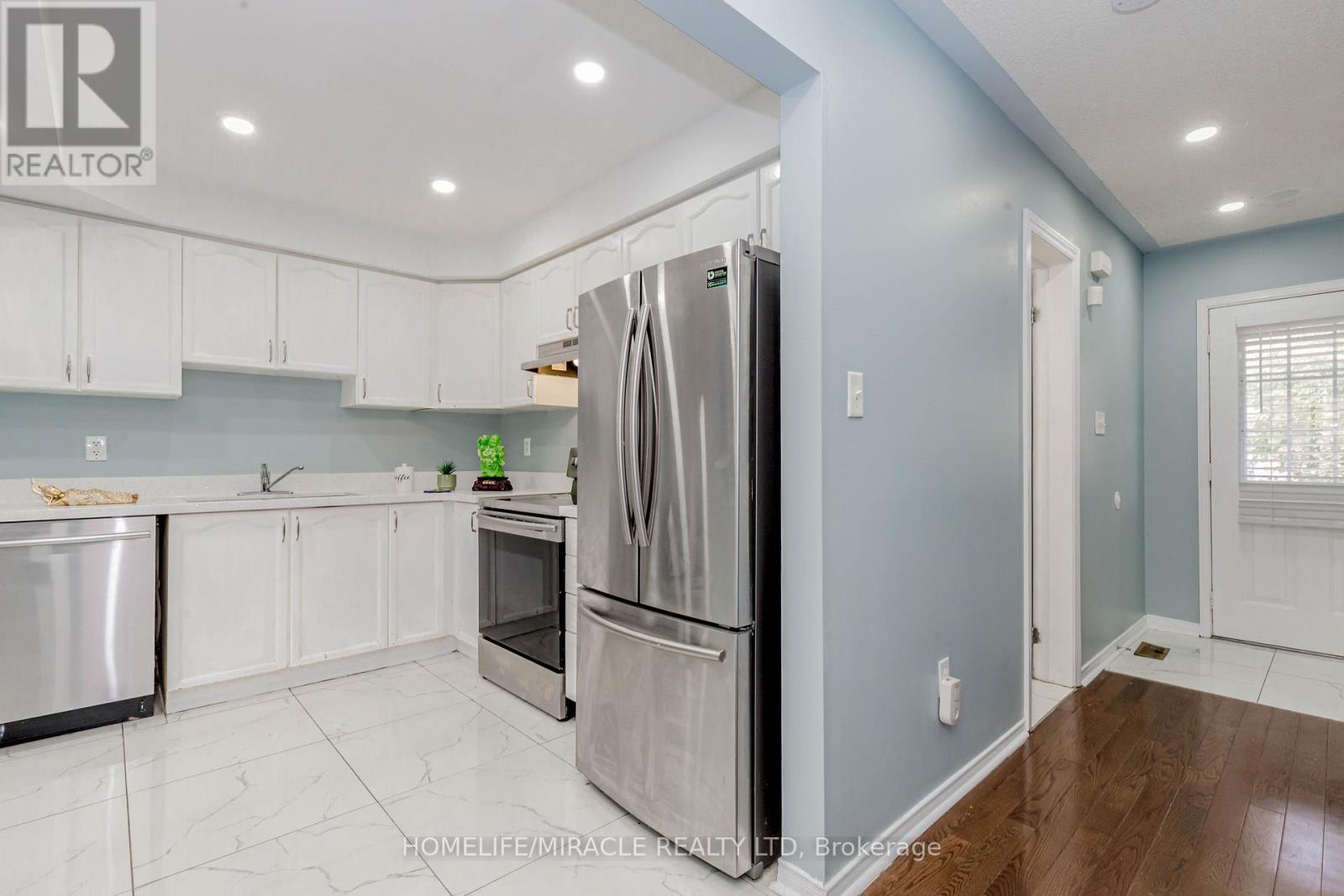 4 Vauxhall Crescent, Brampton, Ontario  L7A 3A3 - Photo 8 - W12577120