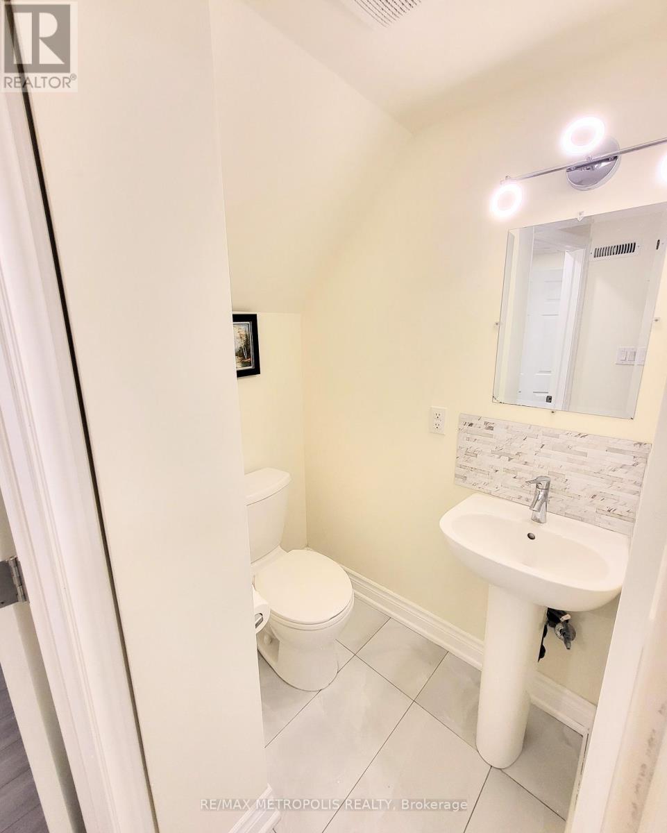 Bsmt - 923 Penson Crescent, Milton, Ontario  L9T 8Z7 - Photo 7 - W12577132