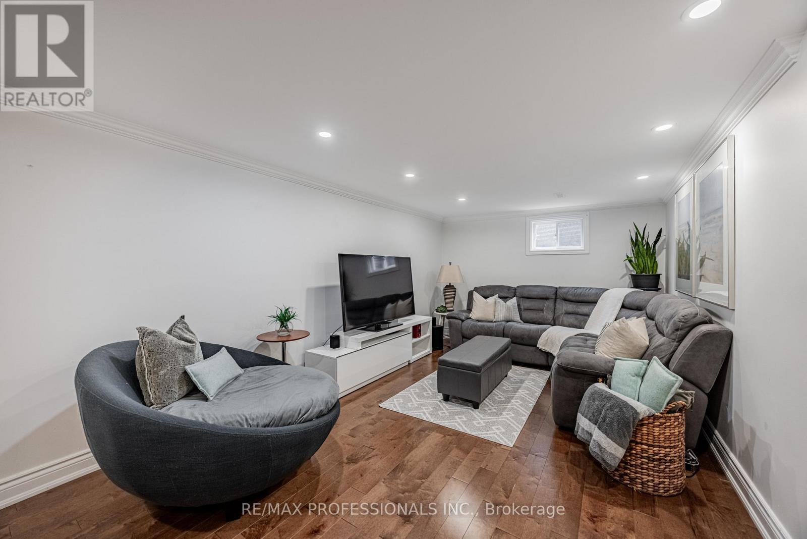 108 Avening Drive, Toronto, Ontario  M9V 4E6 - Photo 16 - W12577136