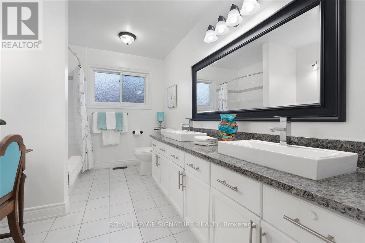 1093 Senlac Court, Mississauga, Ontario  L5V 1B8 - Photo 31 - W12577158