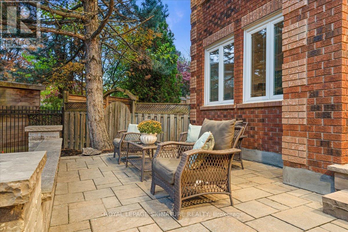 1093 Senlac Court, Mississauga, Ontario  L5V 1B8 - Photo 5 - W12577158