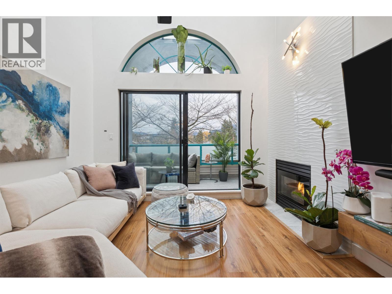 300 1966 Coquitlam Avenue, Port Coquitlam, British Columbia  V3B 7P8 - Photo 1 - R3070201