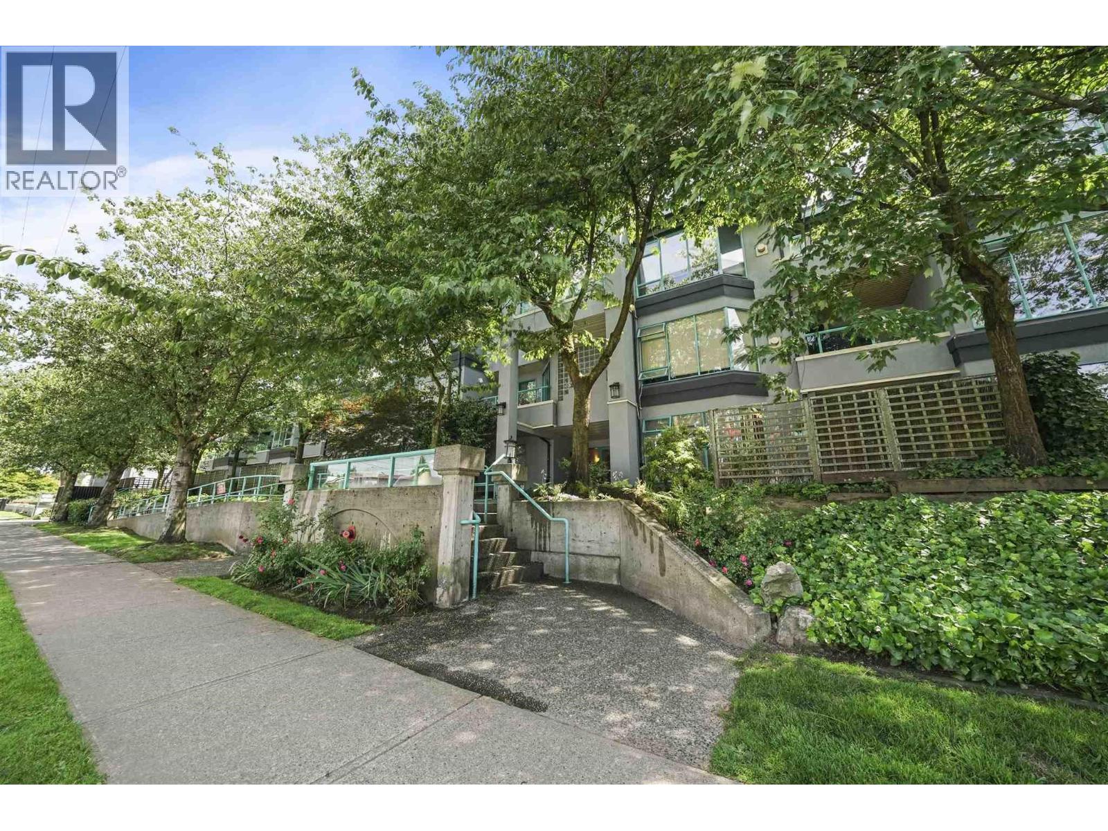 300 1966 Coquitlam Avenue, Port Coquitlam, British Columbia  V3B 7P8 - Photo 32 - R3070201