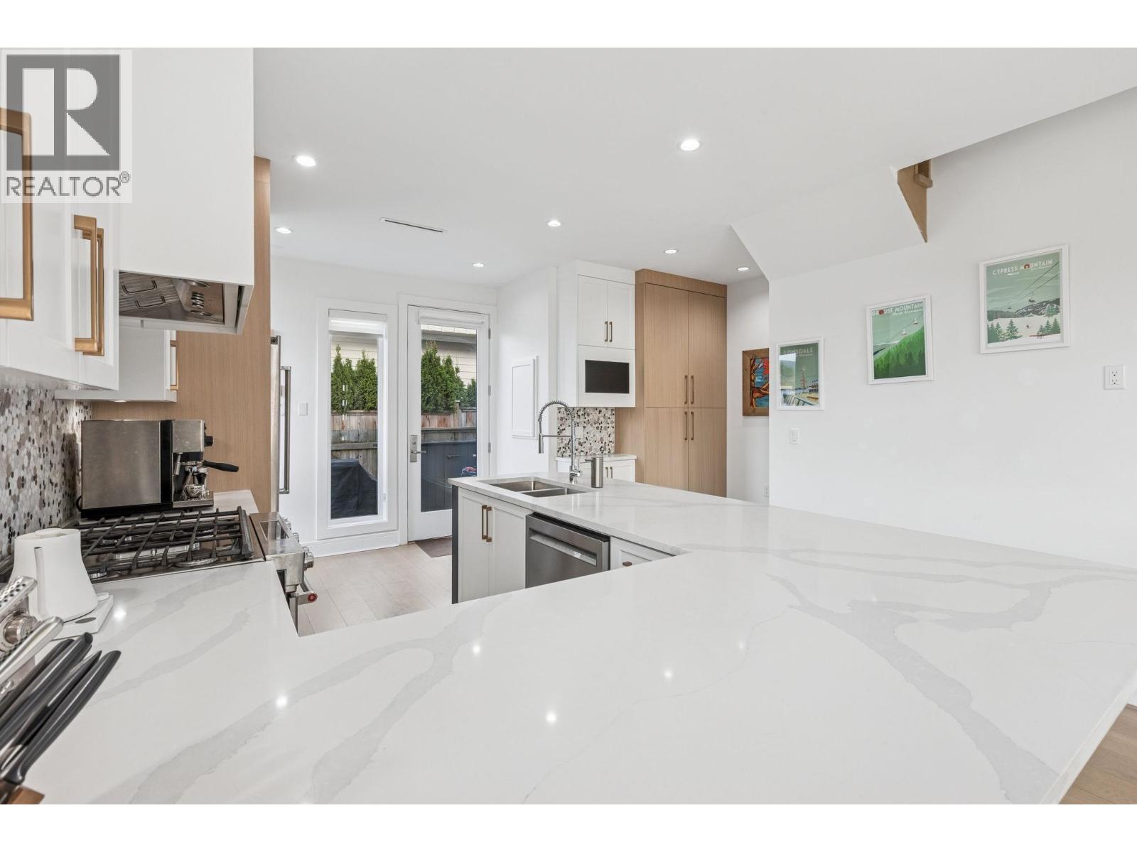 366 W Keith Road, North Vancouver, British Columbia  V7M 1M1 - Photo 10 - R3070205