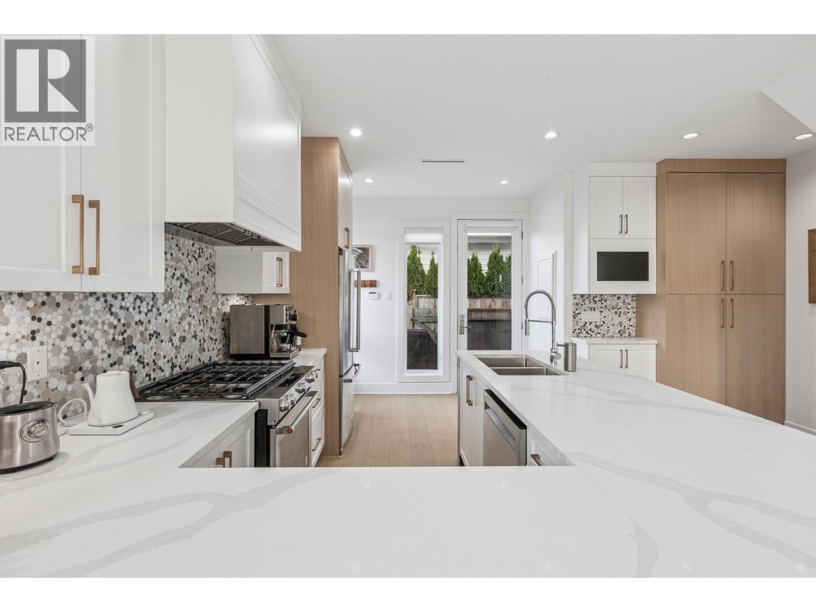 366 W Keith Road, North Vancouver, British Columbia  V7M 1M1 - Photo 9 - R3070205