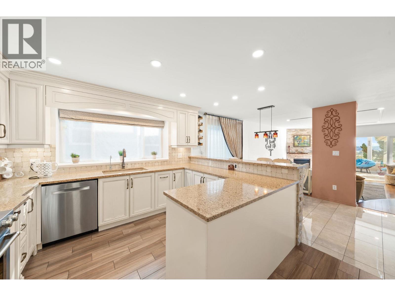 2258 Sorrento Drive, Coquitlam, British Columbia  V3K 6P4 - Photo 12 - R3070195