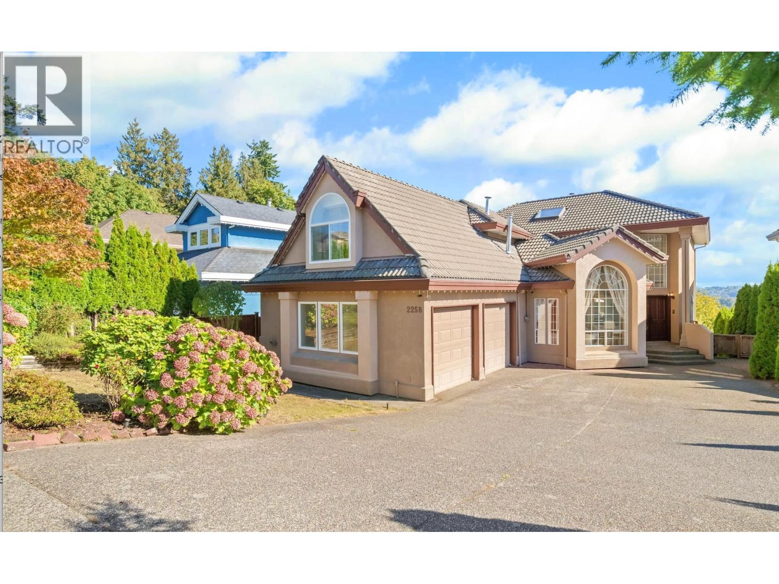 2258 Sorrento Drive, Coquitlam, British Columbia  V3K 6P4 - Photo 3 - R3070195