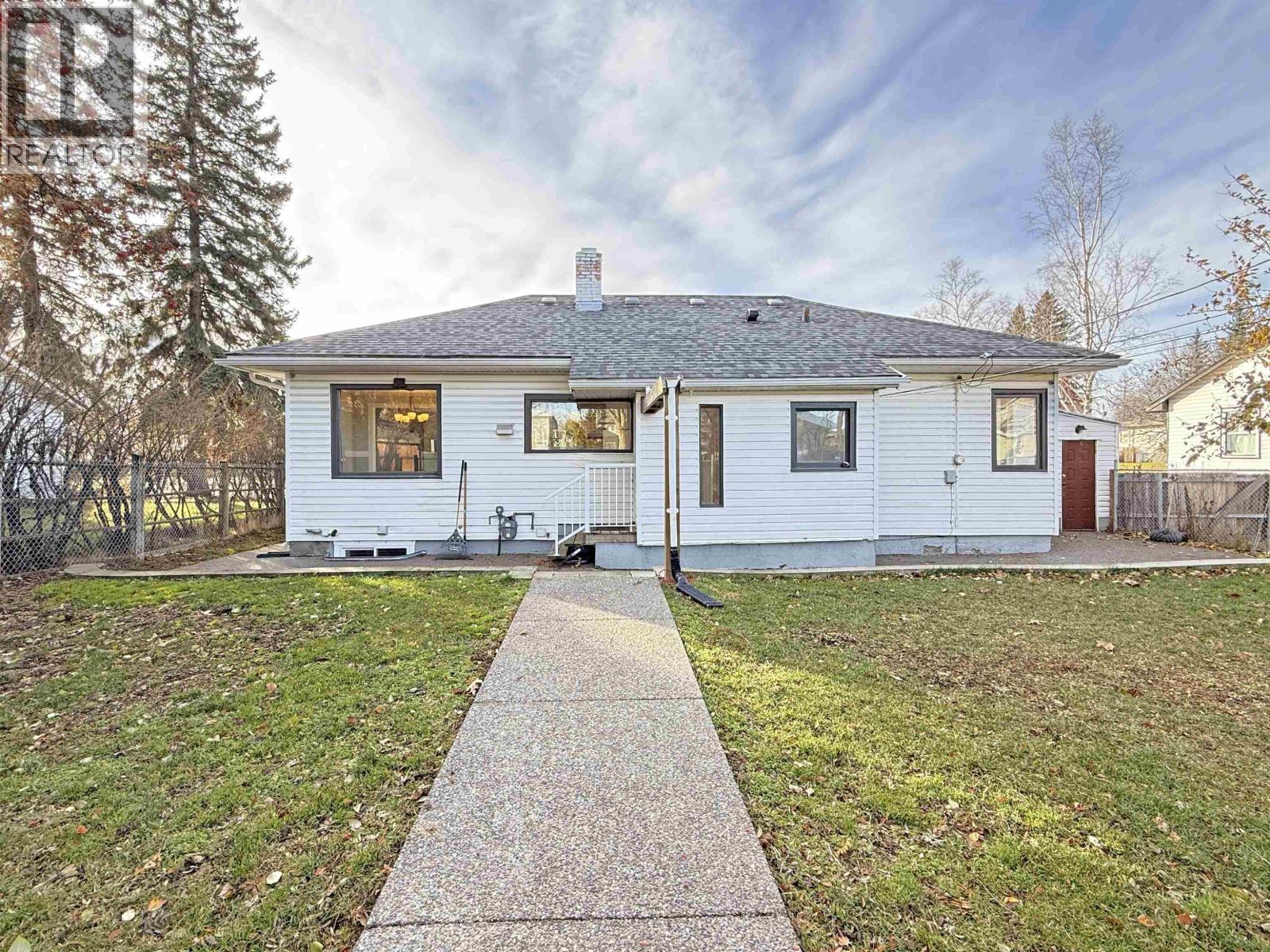 2365 Laurier Crescent, Prince George, British Columbia  V2M 2A9 - Photo 2 - R3048843