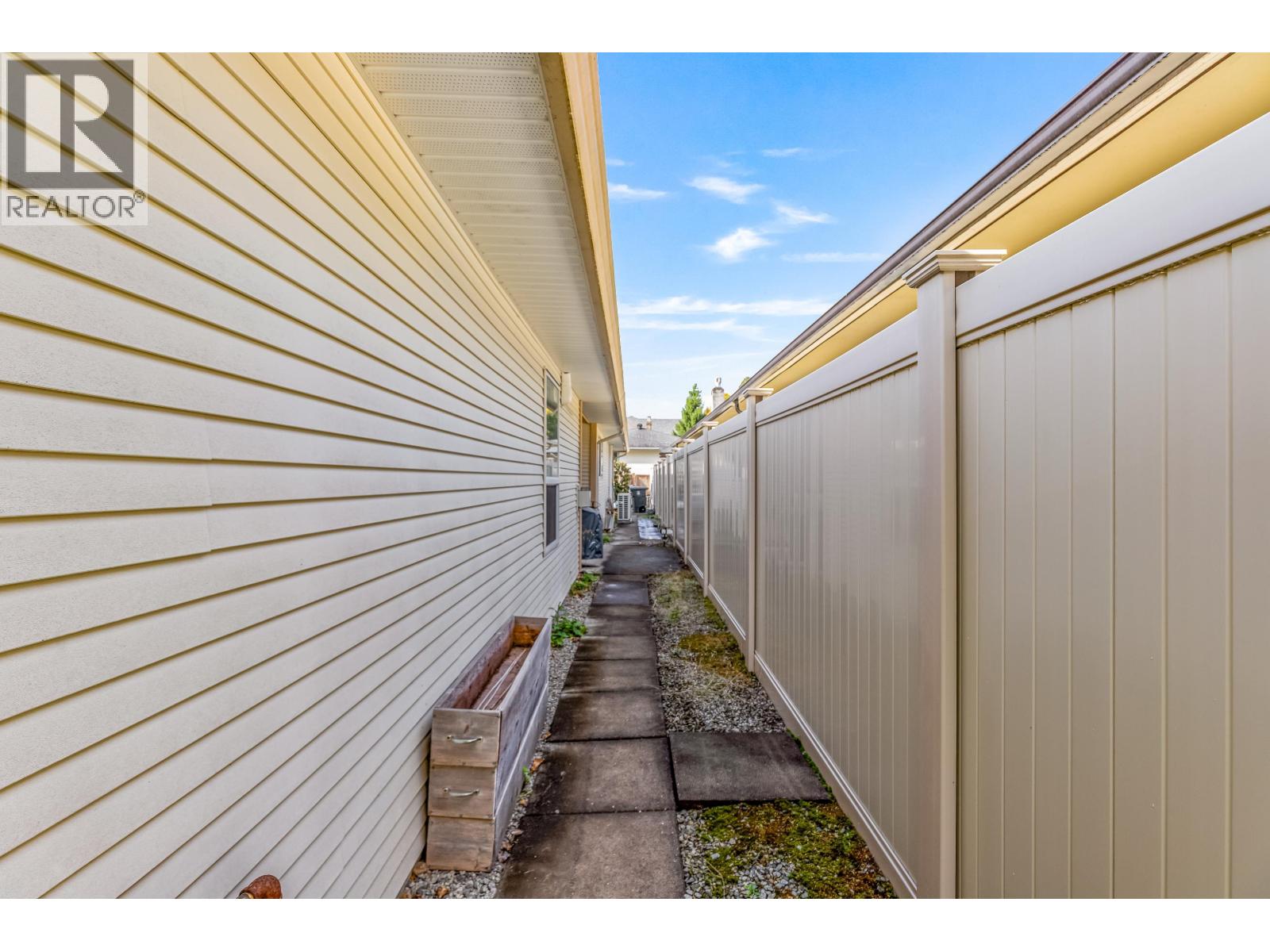 19573 116b Avenue, Pitt Meadows, British Columbia  V3Y 1R8 - Photo 38 - R3061025