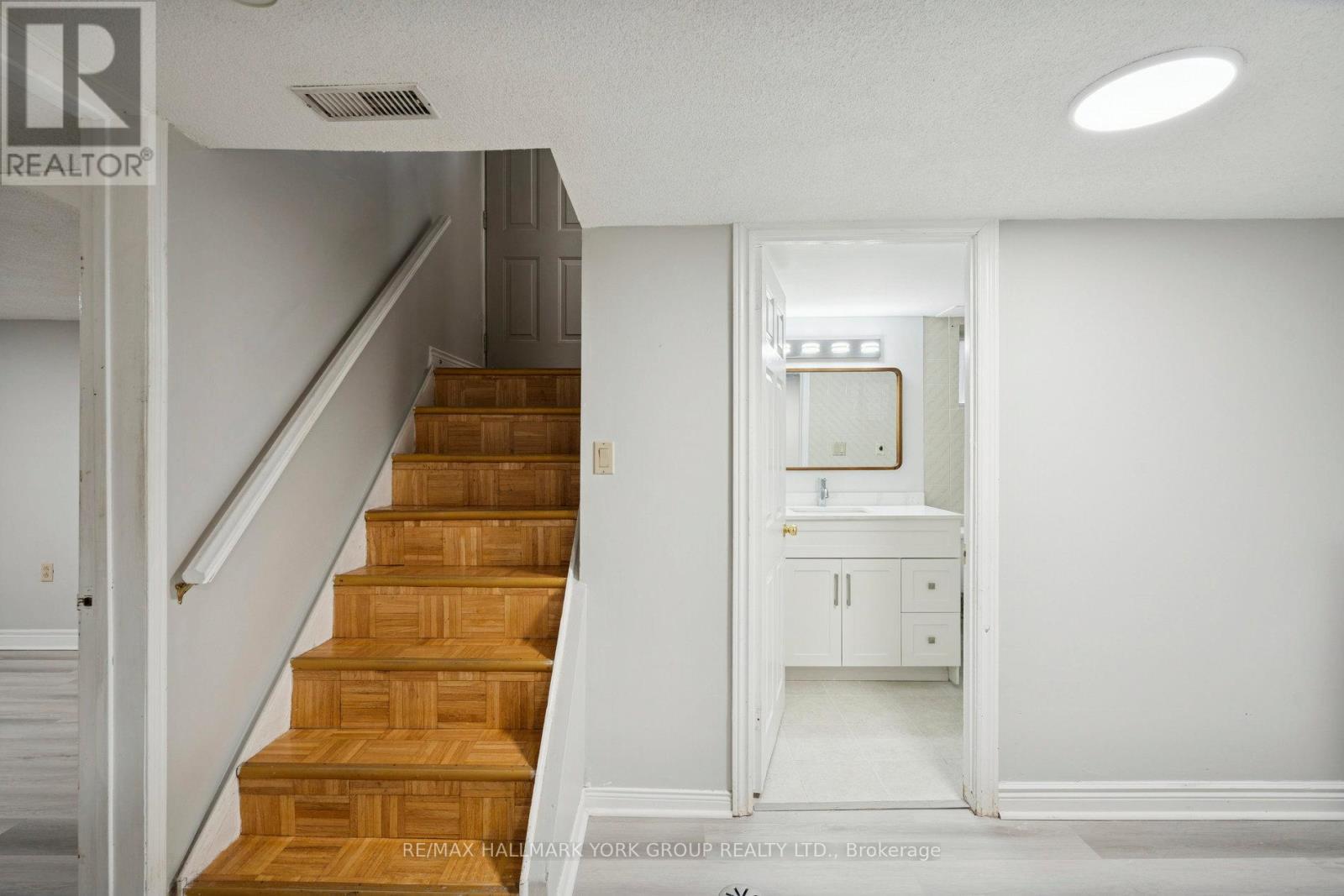 211 Maplehurst Avenue, Toronto, Ontario  M2N 3C3 - Photo 19 - C12577166