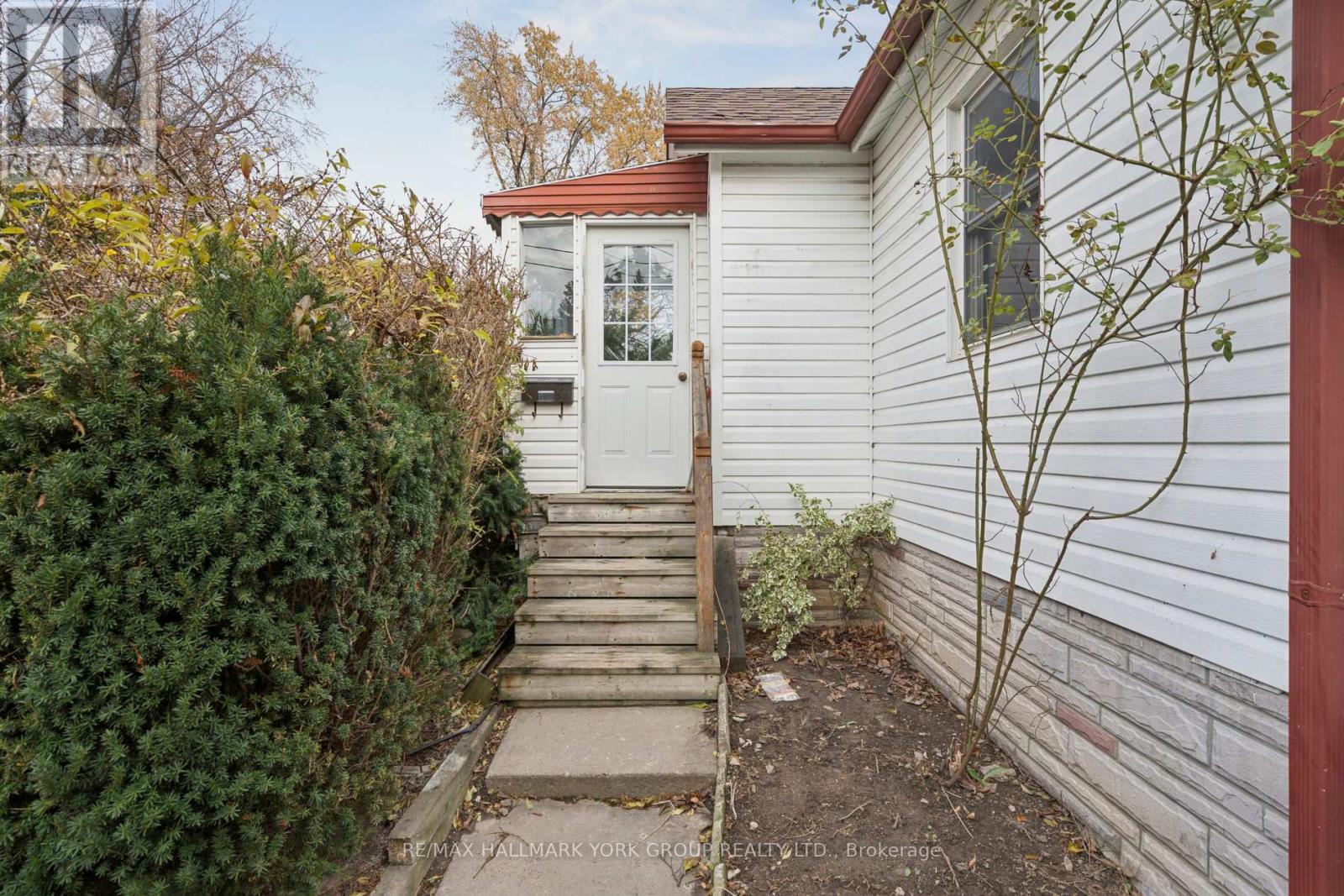 211 Maplehurst Avenue, Toronto, Ontario  M2N 3C3 - Photo 3 - C12577166