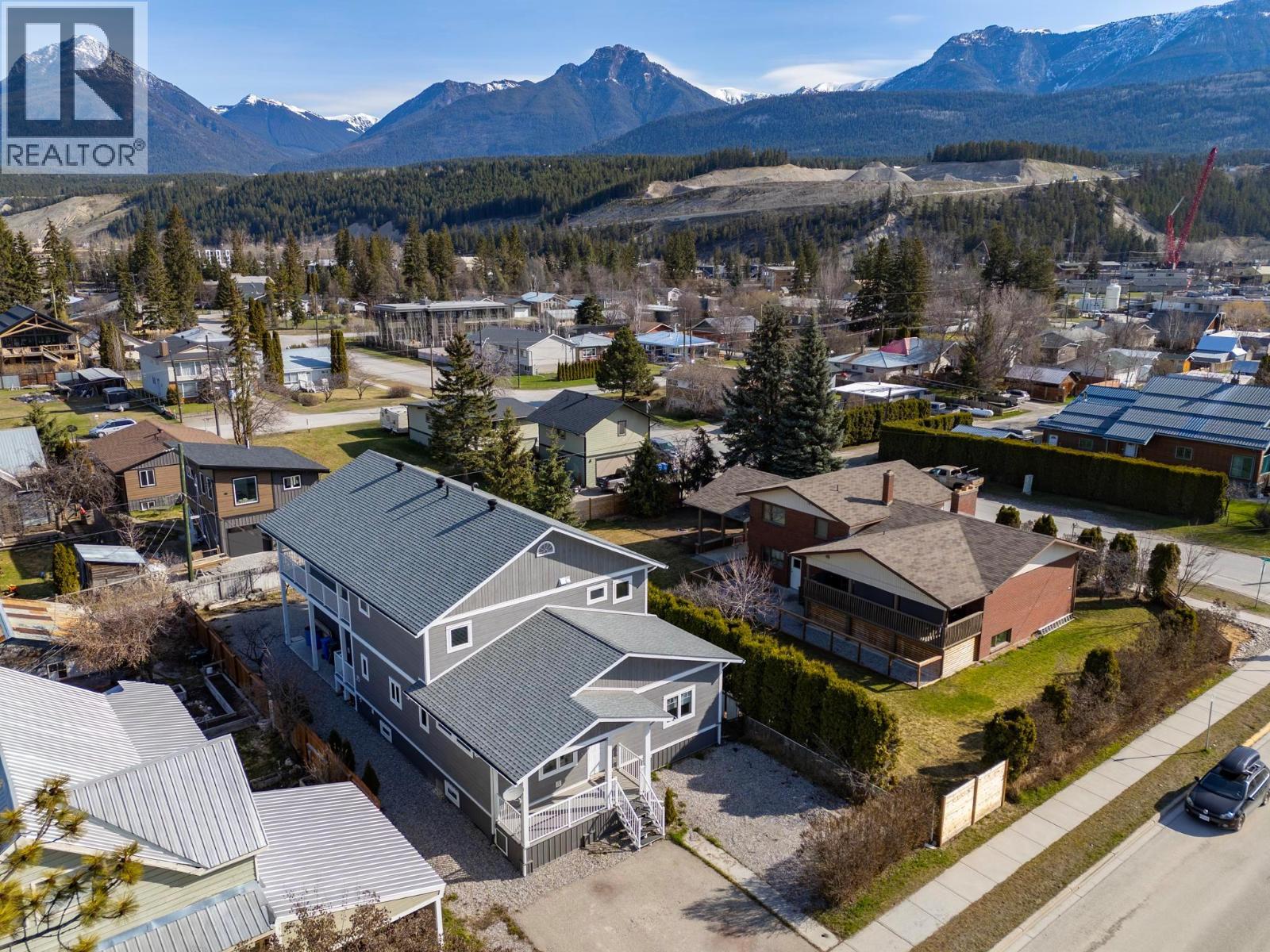 615 9th Street S, Golden, British Columbia