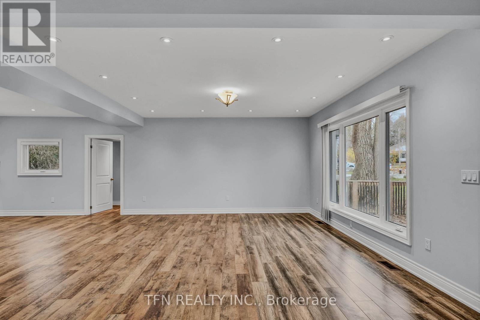 986 Robinson Street, Innisfil, Ontario  L0L 1C0 - Photo 10 - N12577174