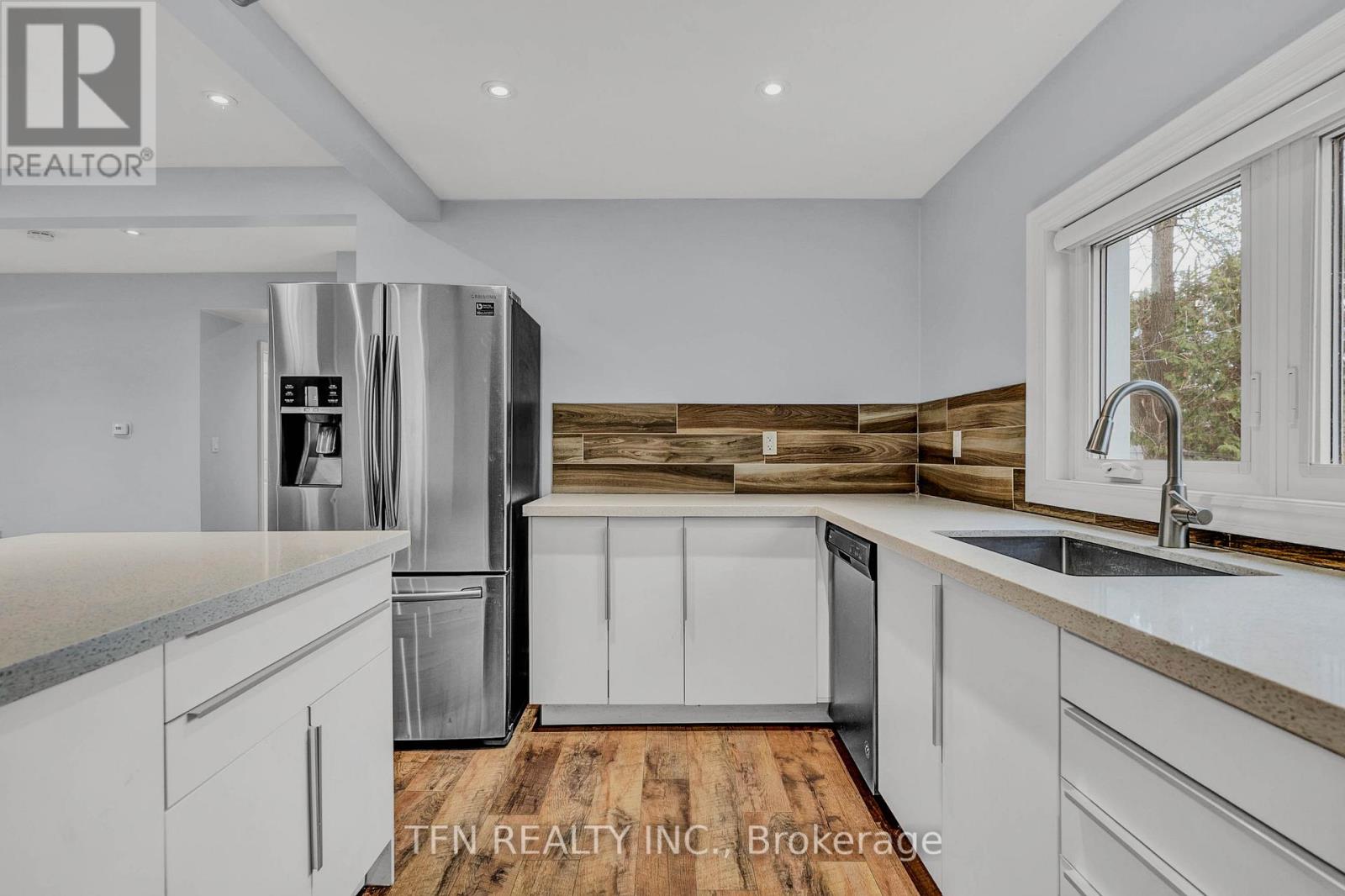 986 Robinson Street, Innisfil, Ontario  L0L 1C0 - Photo 13 - N12577174