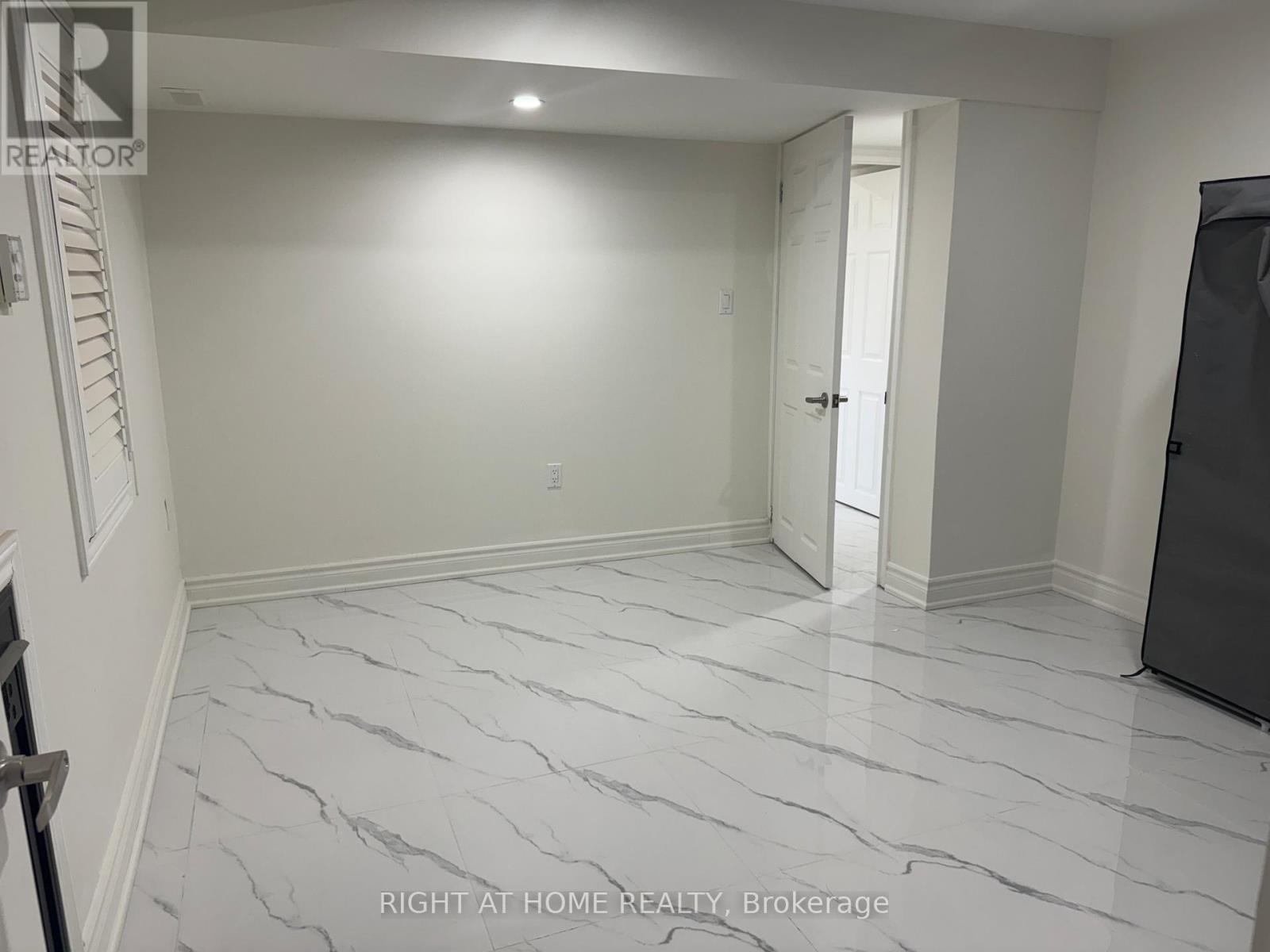 Basement - 102 Southlake Boulevard, Brampton, Ontario  L6V 4P2 - Photo 4 - W12577182