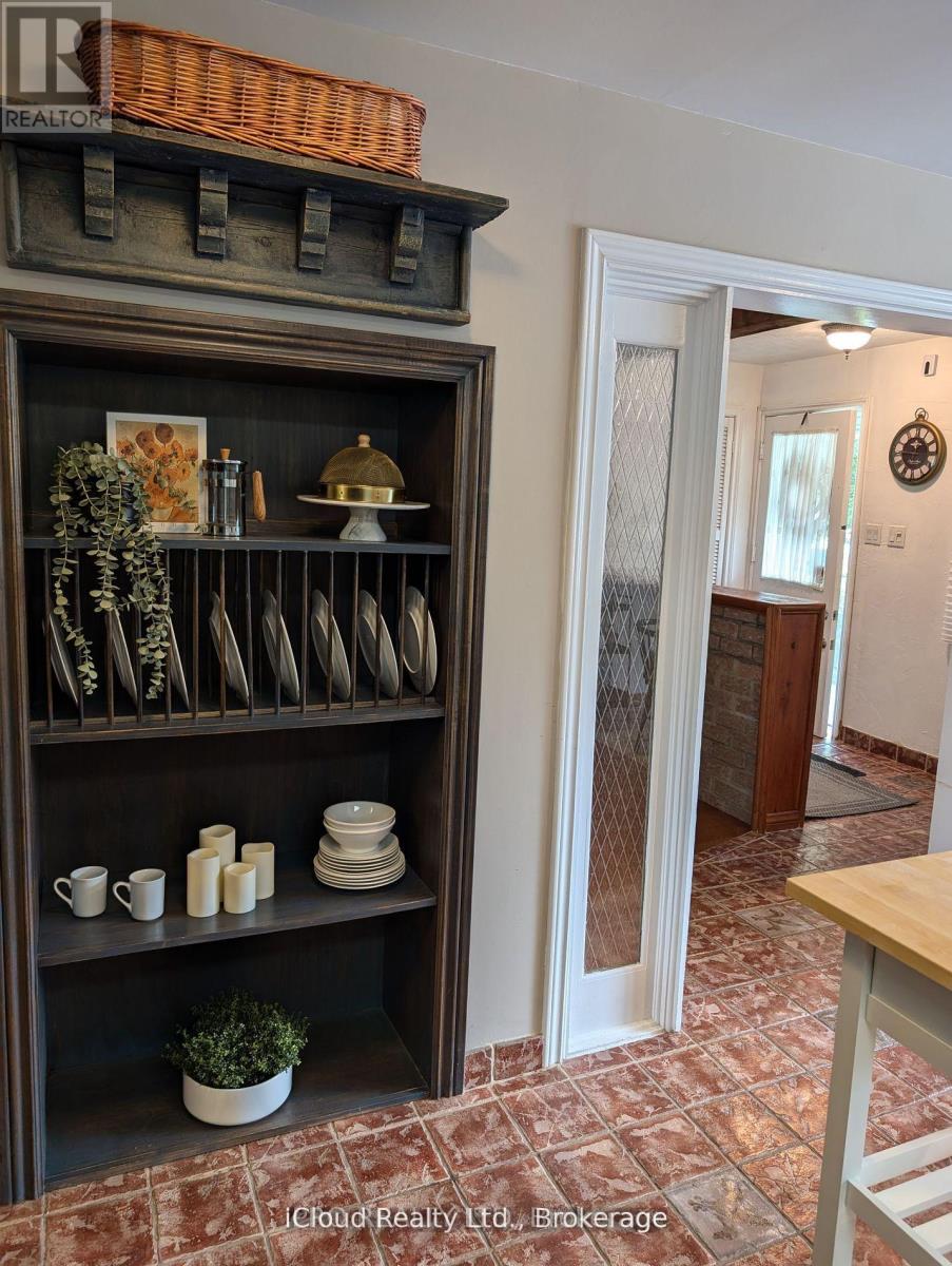 11 Maple Lane, Caledon, Ontario  L7E 0L3 - Photo 10 - W12577188