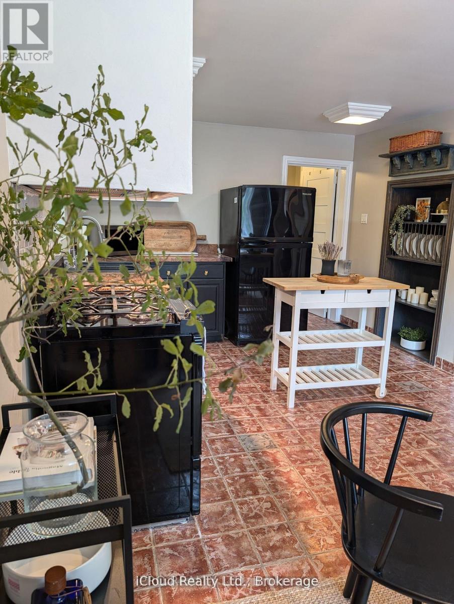 11 Maple Lane, Caledon, Ontario  L7E 0L3 - Photo 11 - W12577188