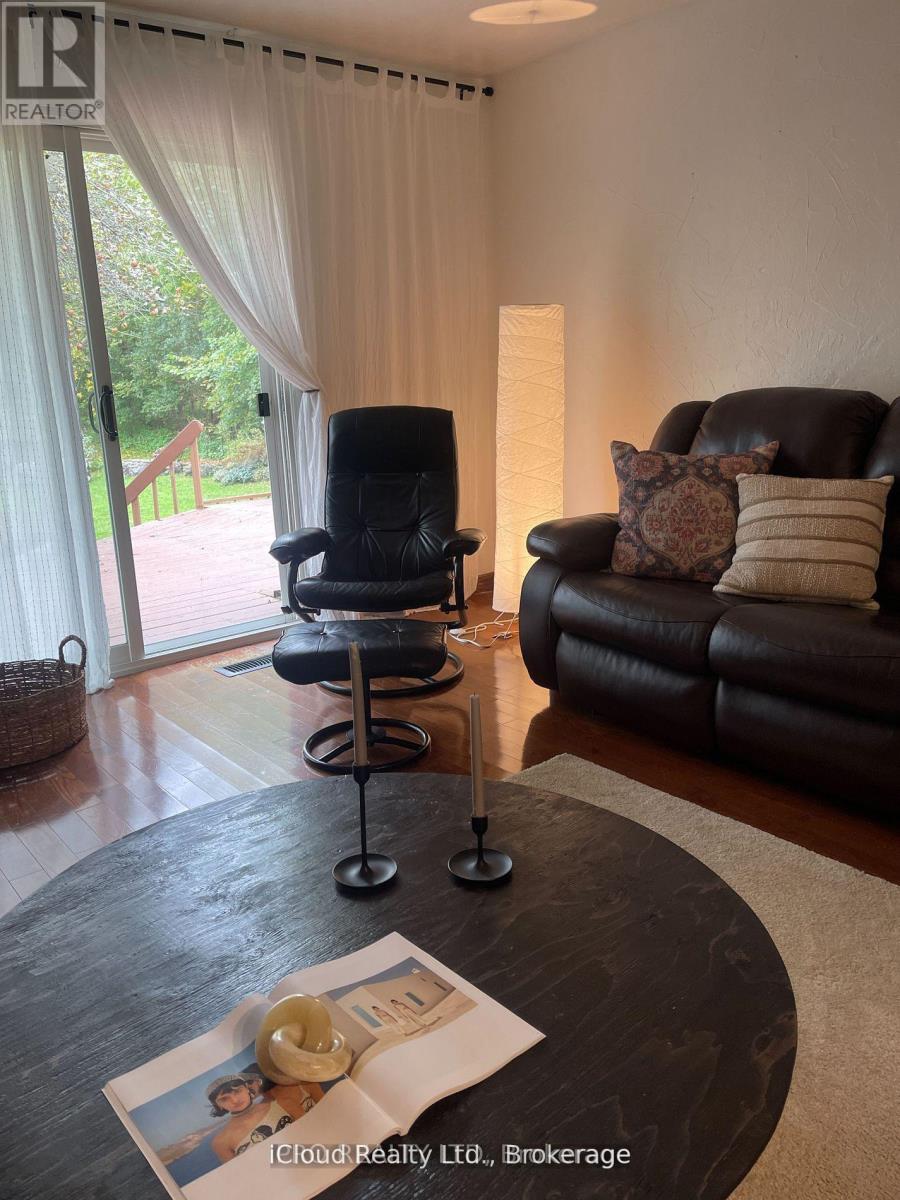 11 Maple Lane, Caledon, Ontario  L7E 0L3 - Photo 12 - W12577188