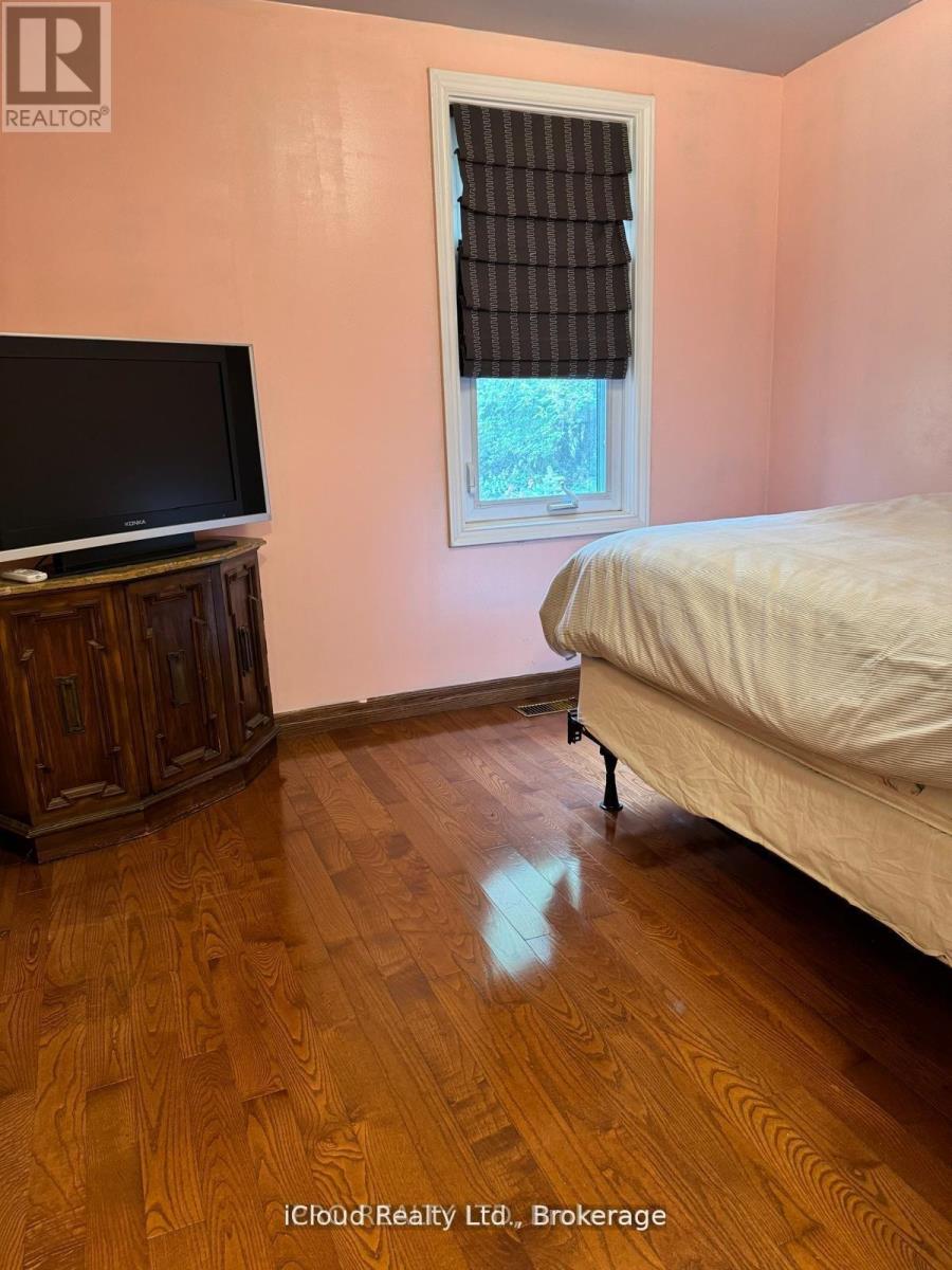 11 Maple Lane, Caledon, Ontario  L7E 0L3 - Photo 14 - W12577188