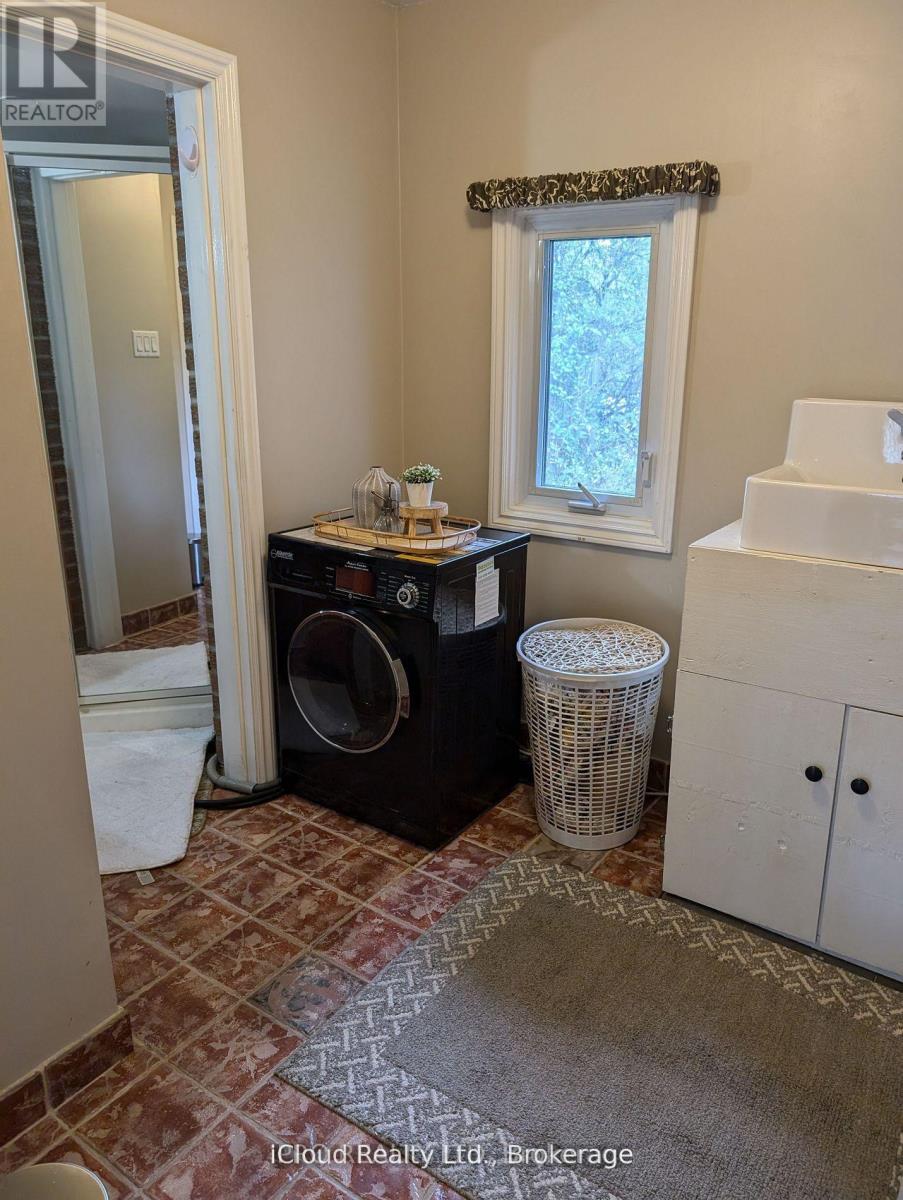 11 Maple Lane, Caledon, Ontario  L7E 0L3 - Photo 15 - W12577188