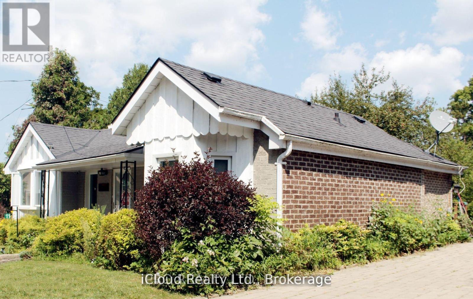 11 Maple Lane, Caledon, Ontario  L7E 0L3 - Photo 2 - W12577188