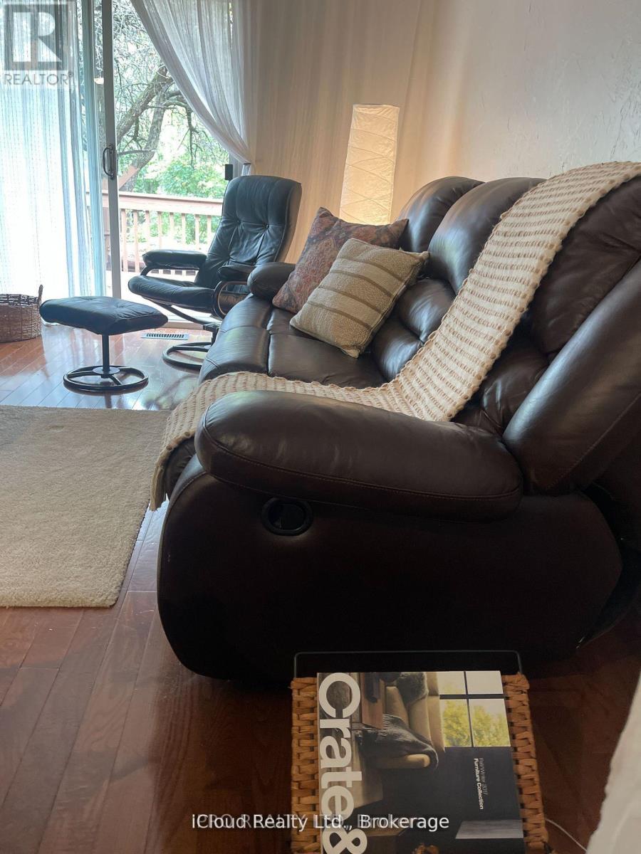 11 Maple Lane, Caledon, Ontario  L7E 0L3 - Photo 4 - W12577188