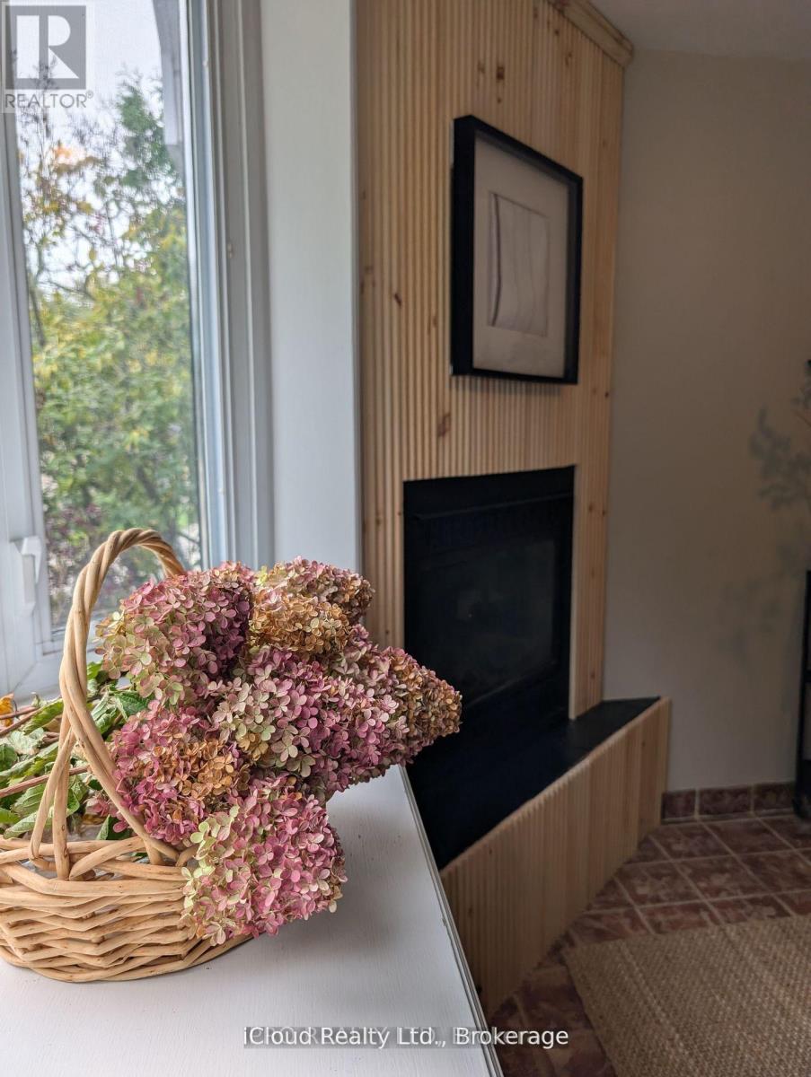 11 Maple Lane, Caledon, Ontario  L7E 0L3 - Photo 6 - W12577188