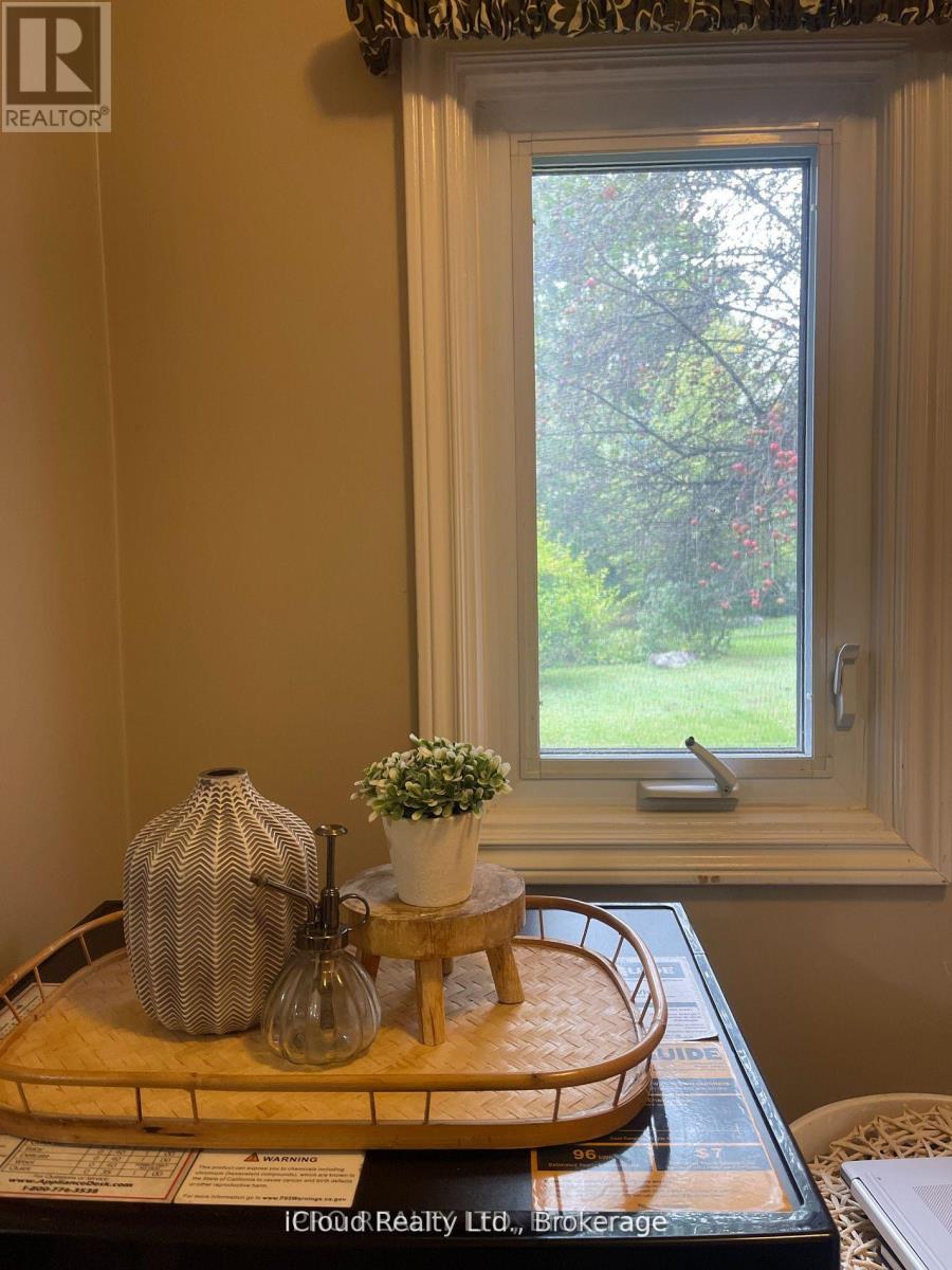 11 Maple Lane, Caledon, Ontario  L7E 0L3 - Photo 8 - W12577188