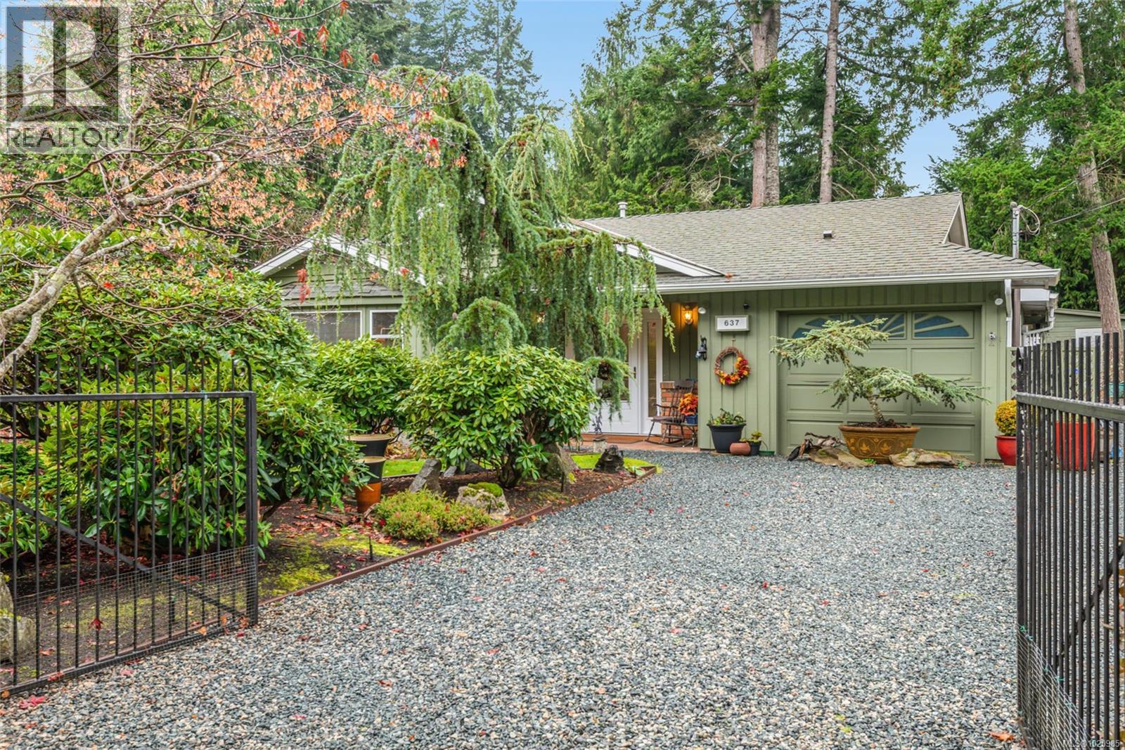 637 Pine St, Qualicum Beach, British Columbia