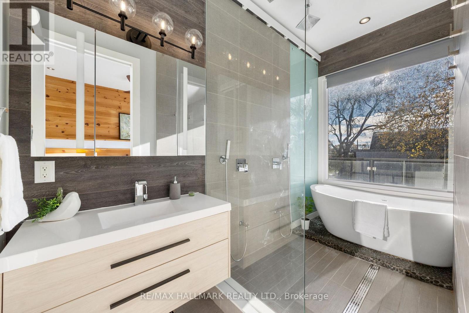 1549 Dundas Street E, Toronto, Ontario  M4L 1K6 - Photo 17 - E12577210