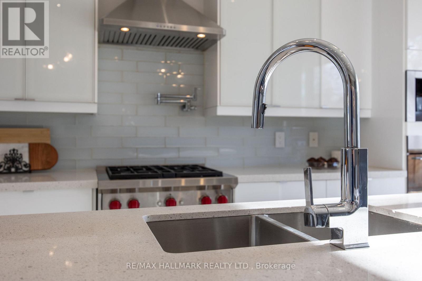 1549 Dundas Street E, Toronto, Ontario  M4L 1K6 - Photo 32 - E12577210