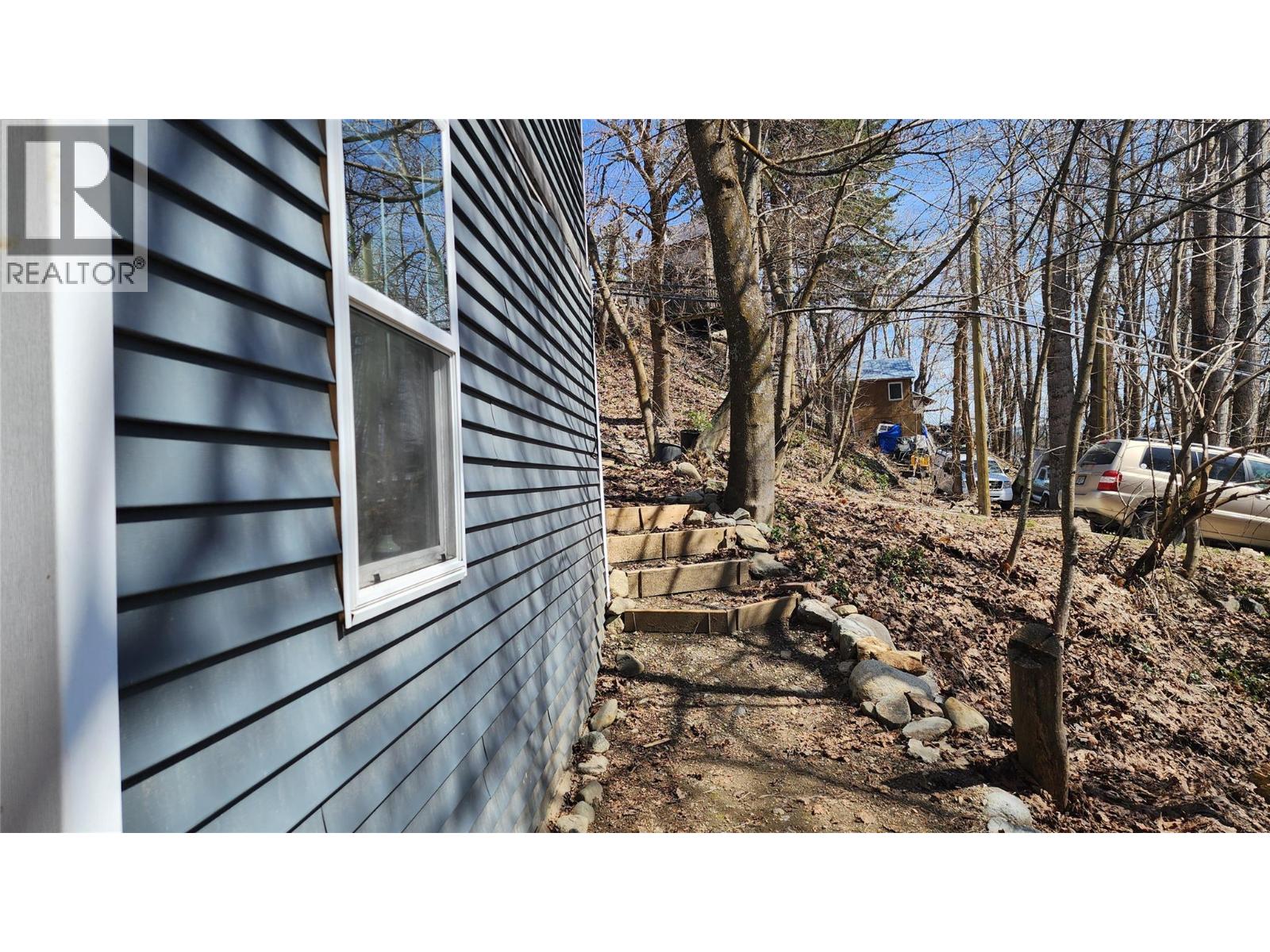 2165 Spokane Street, Rossland, British Columbia  V0G 1Y0 - Photo 30 - 10345005