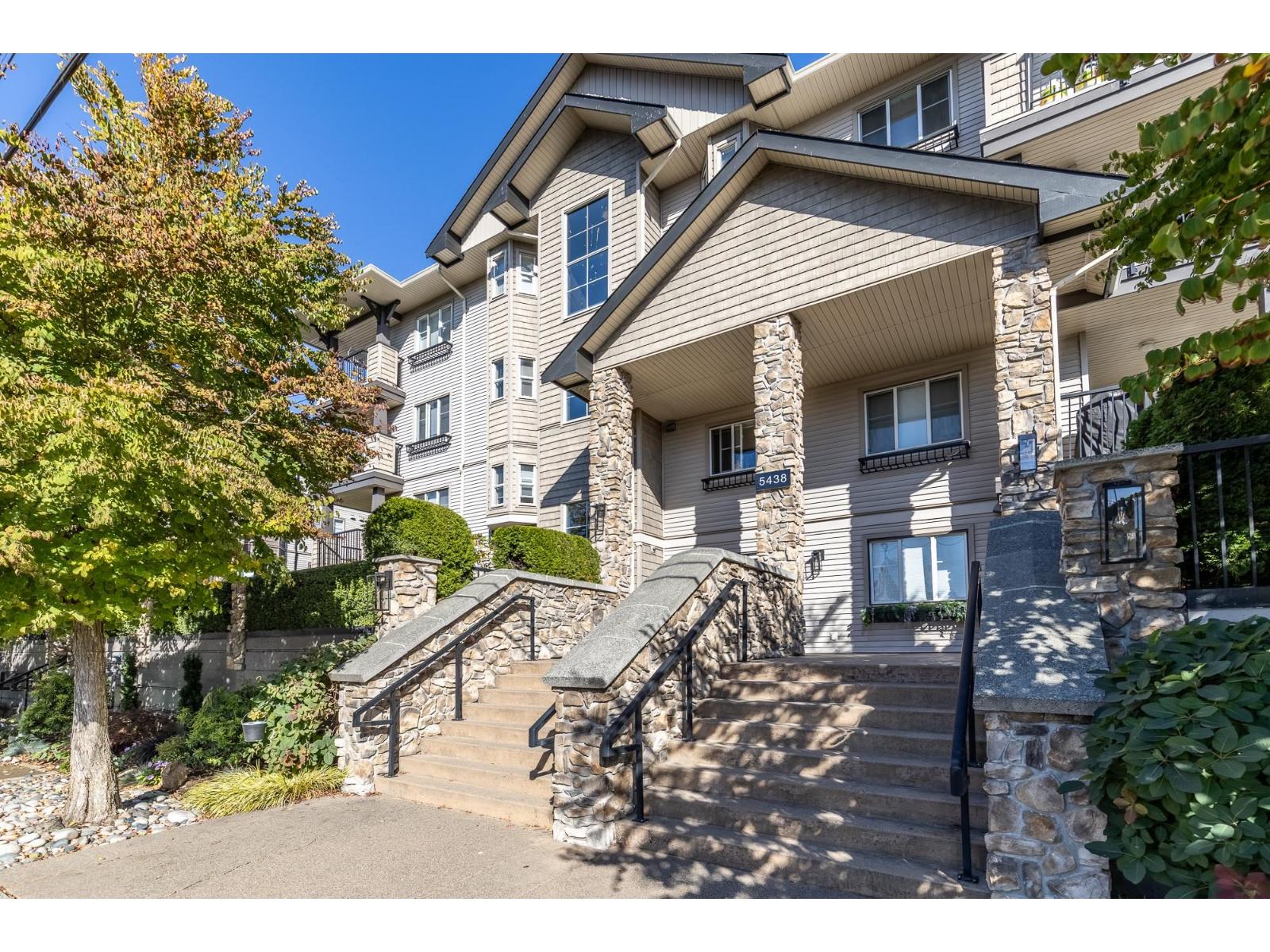 415 5438 198 Street, Langley, British Columbia  V3A 1G2 - Photo 1 - R3052156