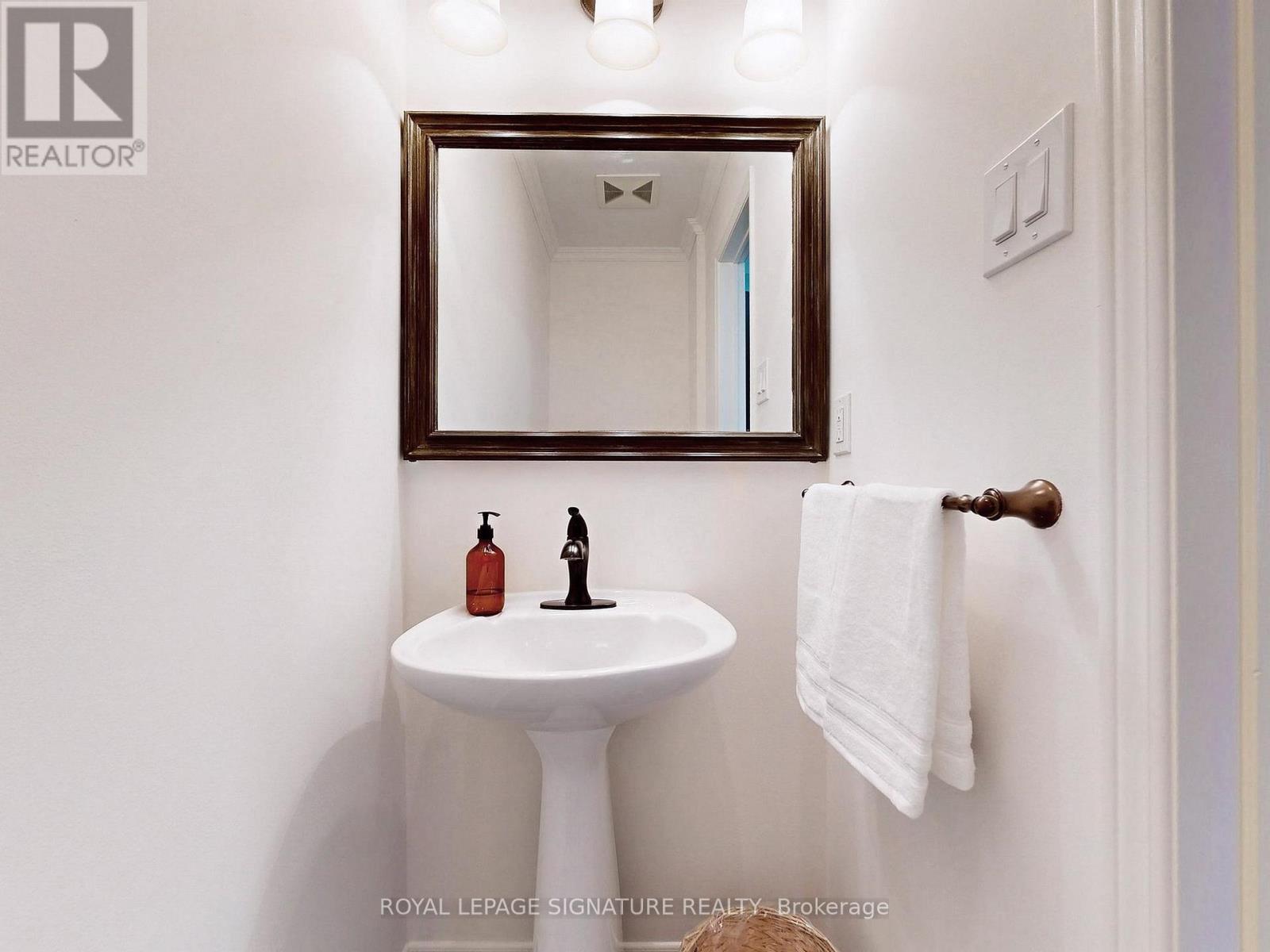 48 Millcroft Way, Vaughan, Ontario  L4J 6N9 - Photo 12 - N12518082