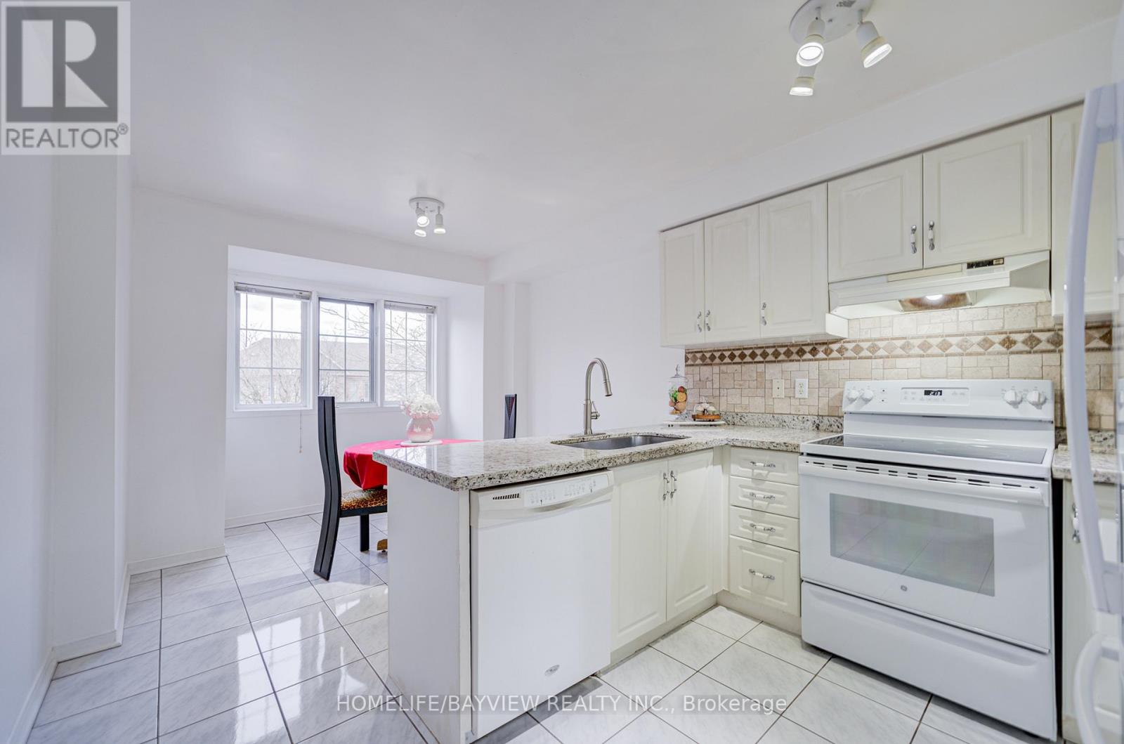 15 Bowler Street, Aurora, Ontario  L4G 7J2 - Photo 8 - N12577198