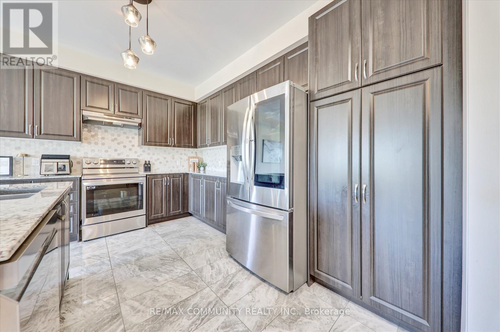 150 Jonkman Boulevard, Bradford West Gwillimbury, Ontario  L3Z 4J8 - Photo 11 - N12577254