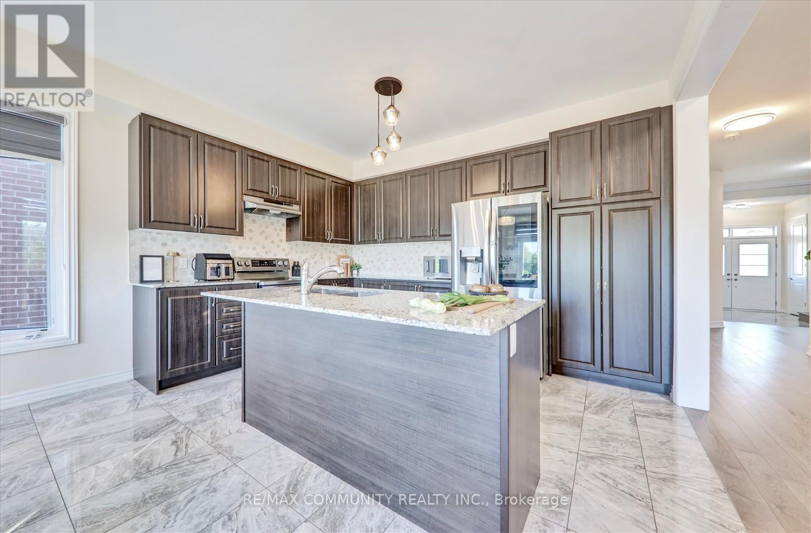 150 Jonkman Boulevard, Bradford West Gwillimbury, Ontario  L3Z 4J8 - Photo 12 - N12577254