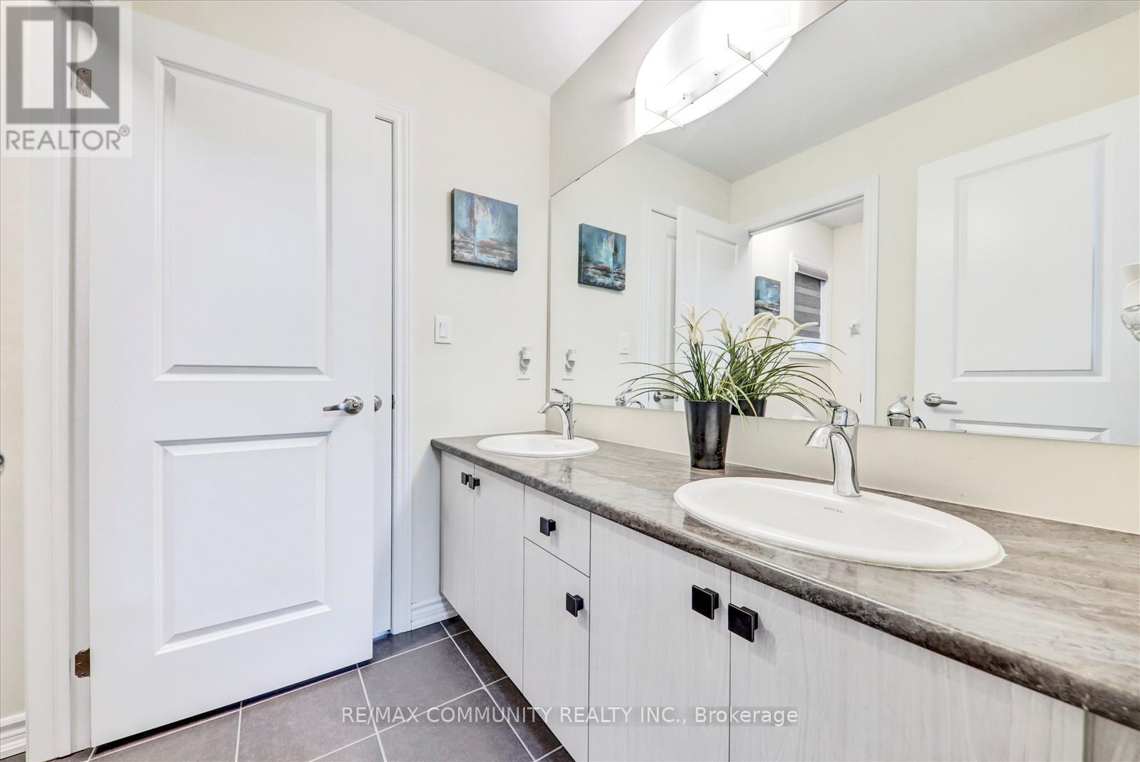 150 Jonkman Boulevard, Bradford West Gwillimbury, Ontario  L3Z 4J8 - Photo 33 - N12577254