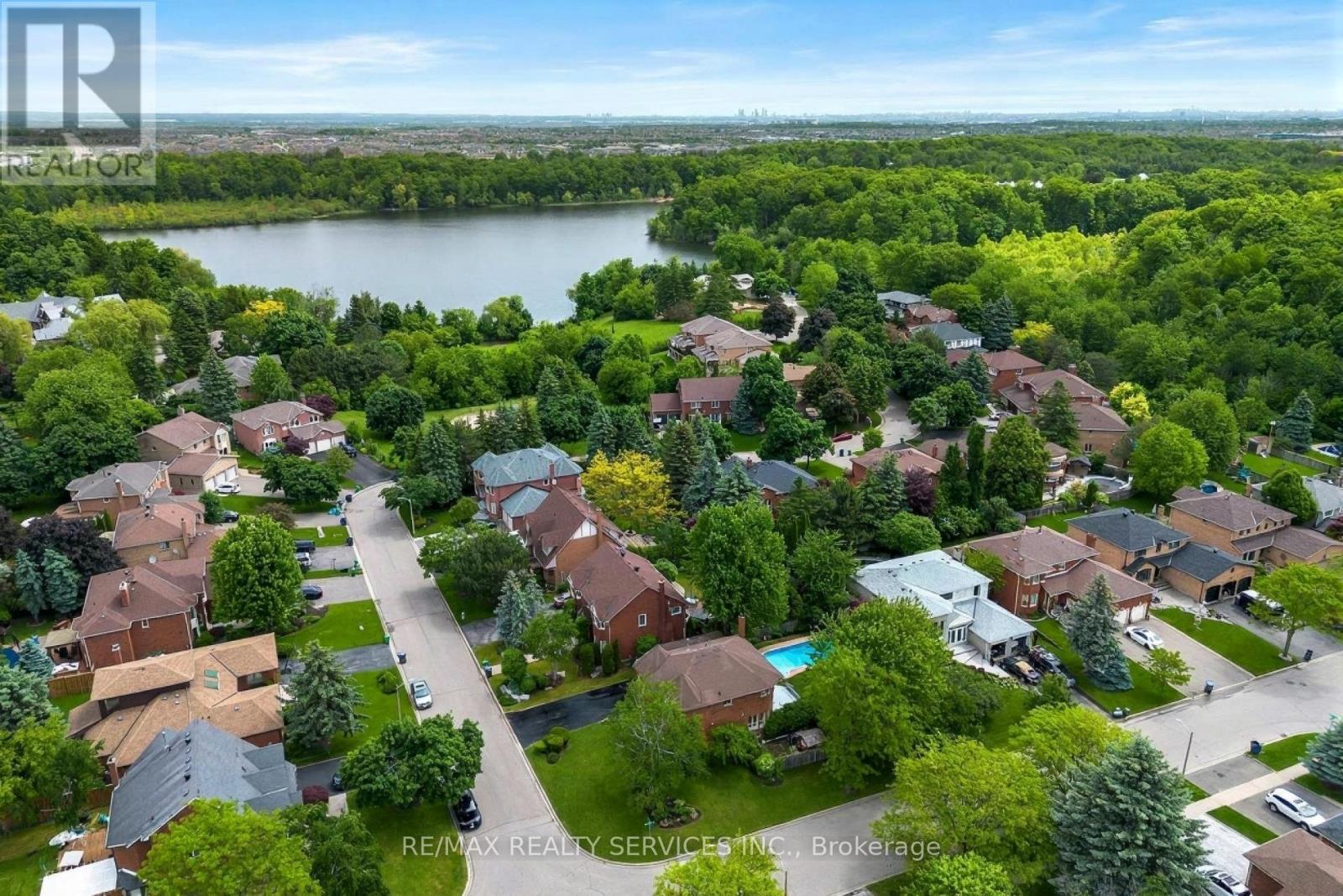 1 Brookbank Court, Brampton, Ontario  L6Z 3G2 - Photo 24 - W12577196