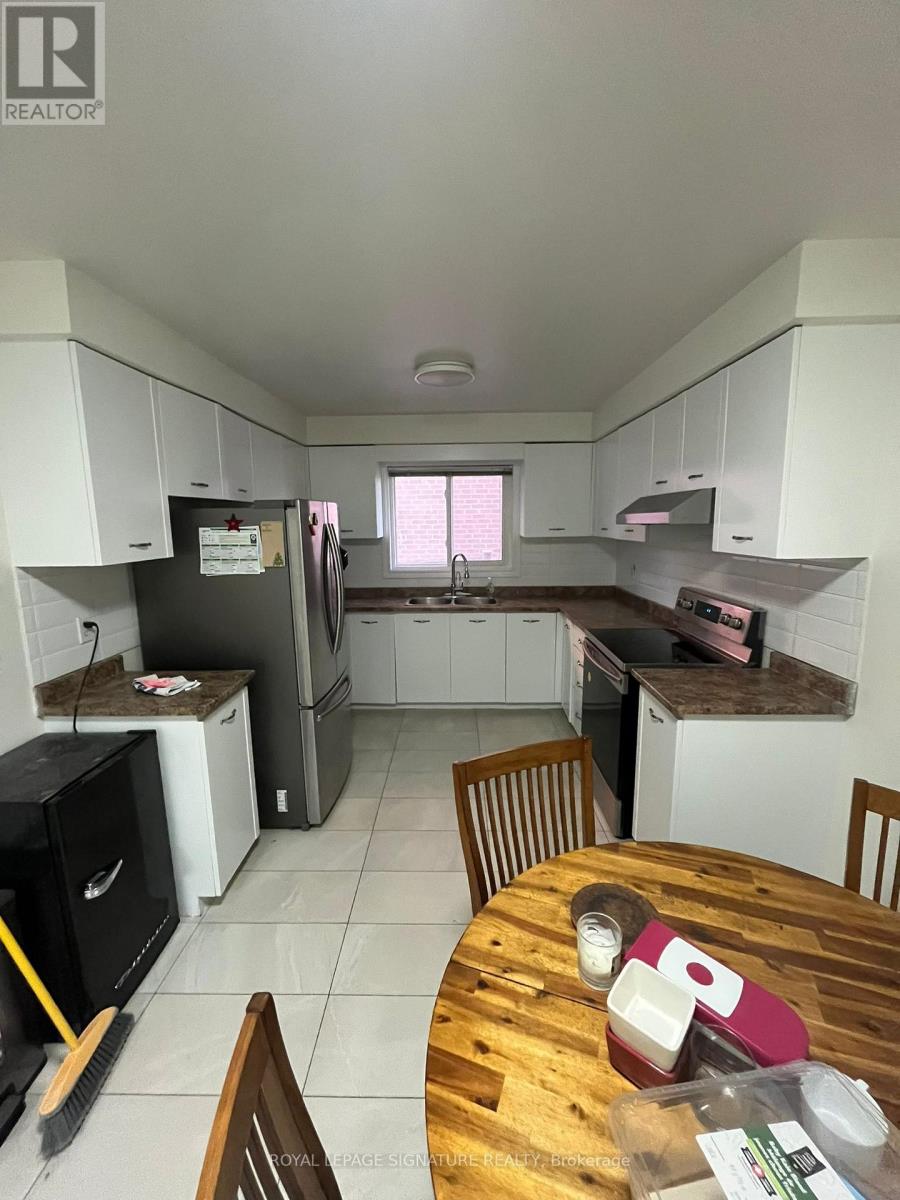 Main - 327 Evergreen Crescent, Oakville, Ontario  L6H 4T7 - Photo 11 - W12577208