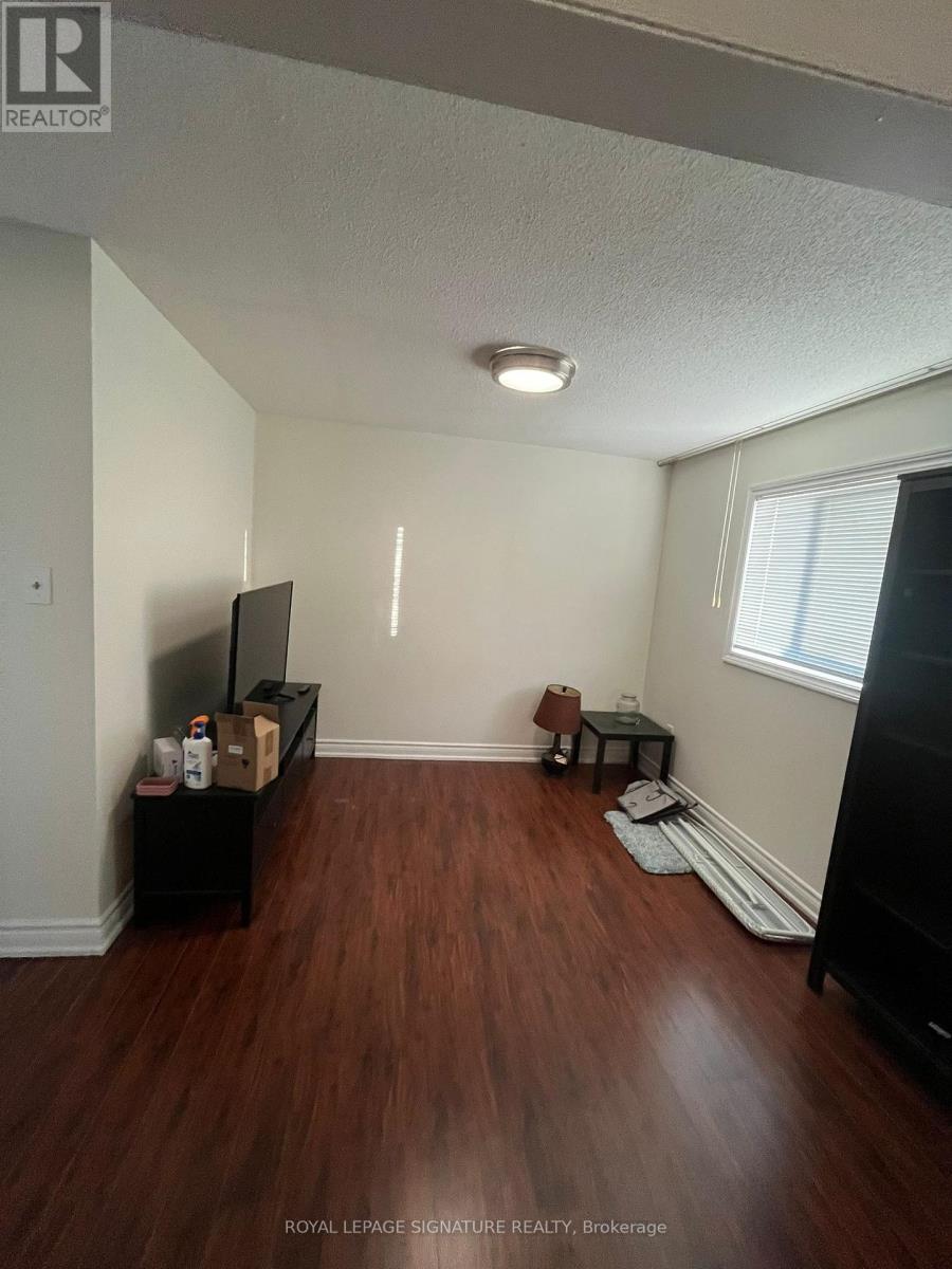 Main - 327 Evergreen Crescent, Oakville, Ontario  L6H 4T7 - Photo 12 - W12577208