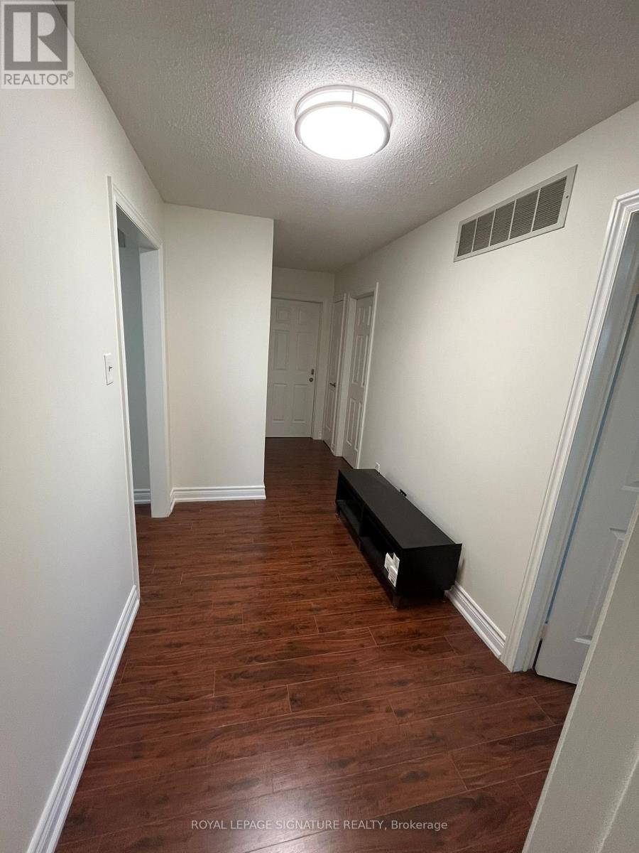 Main - 327 Evergreen Crescent, Oakville, Ontario  L6H 4T7 - Photo 15 - W12577208