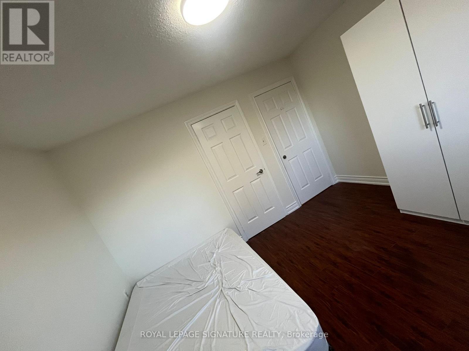 Main - 327 Evergreen Crescent, Oakville, Ontario  L6H 4T7 - Photo 17 - W12577208